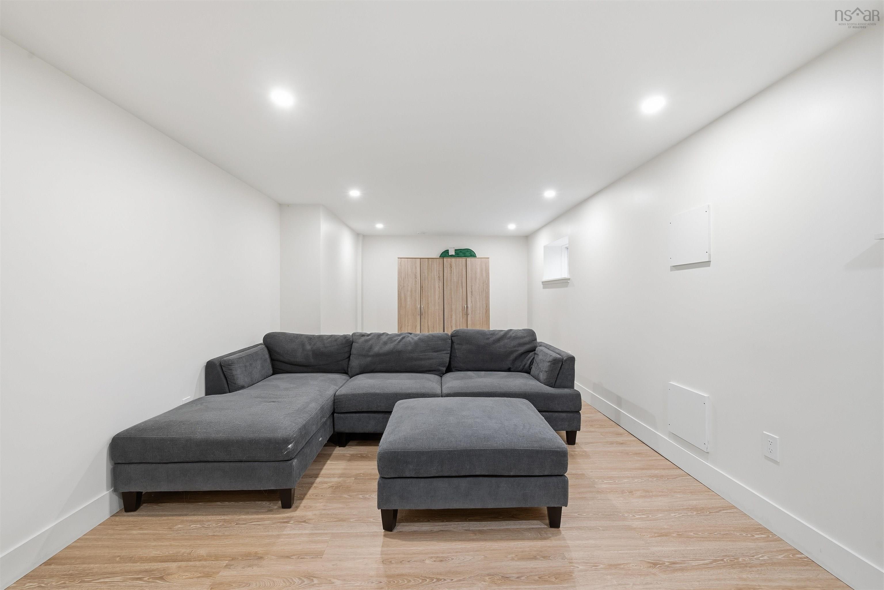 680 Shore Drive photo #31