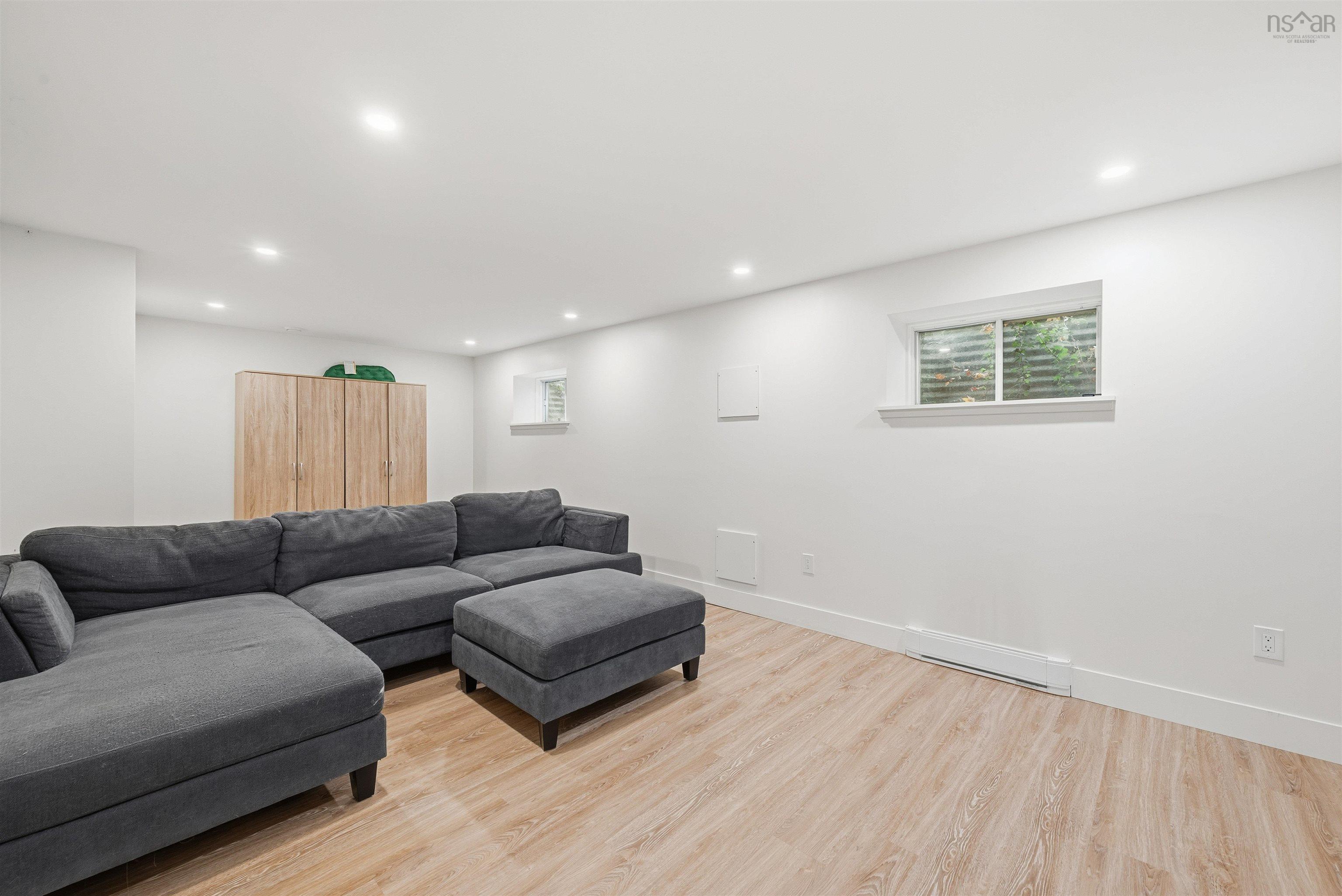 680 Shore Drive photo #32