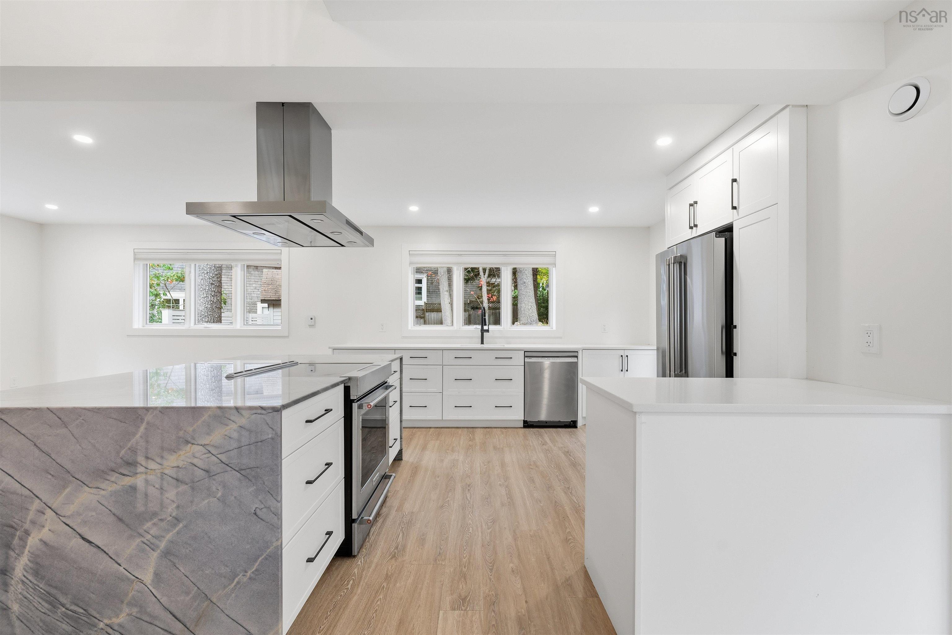 680 Shore Drive photo #9