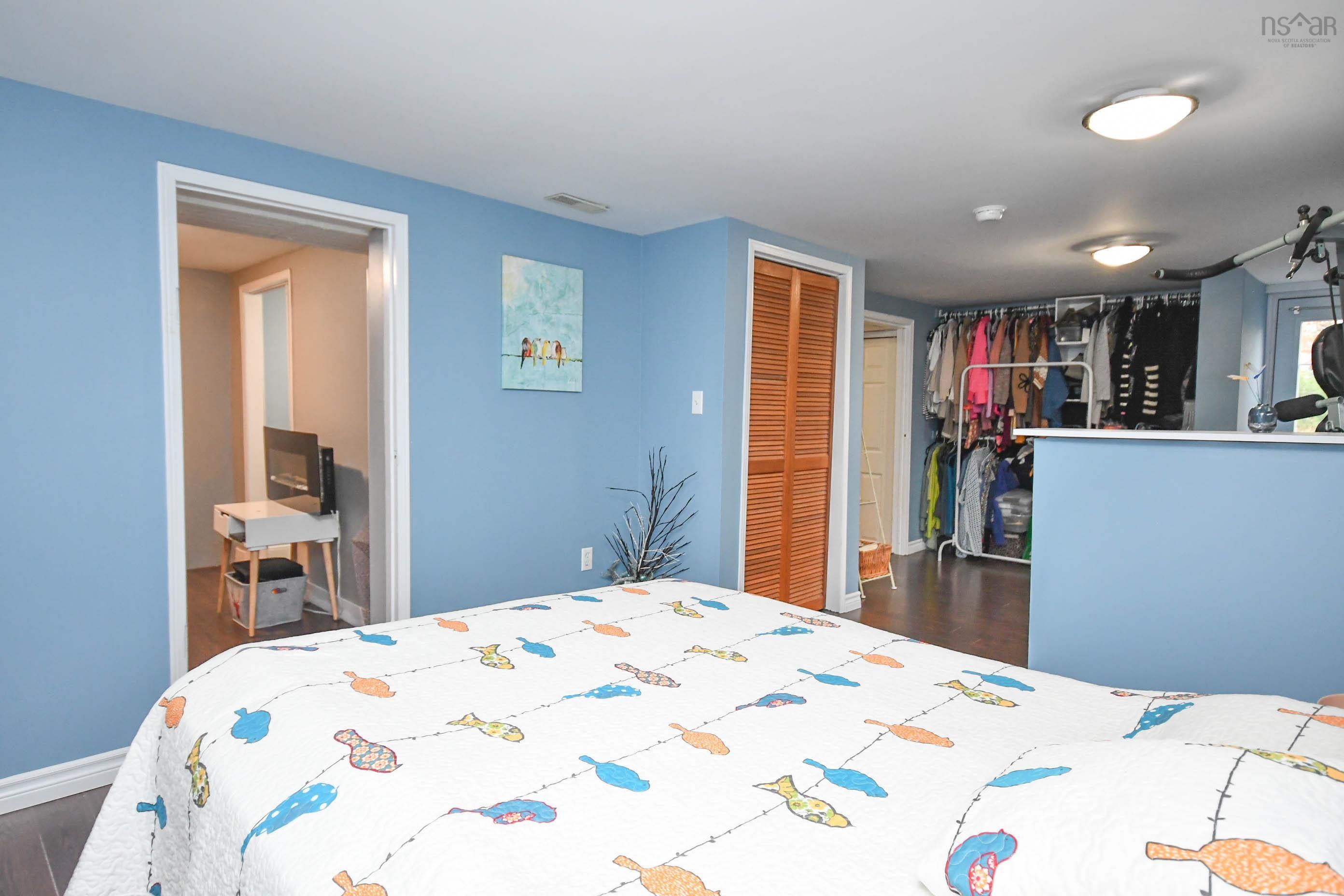 180 Lakeview Avenue photo #32