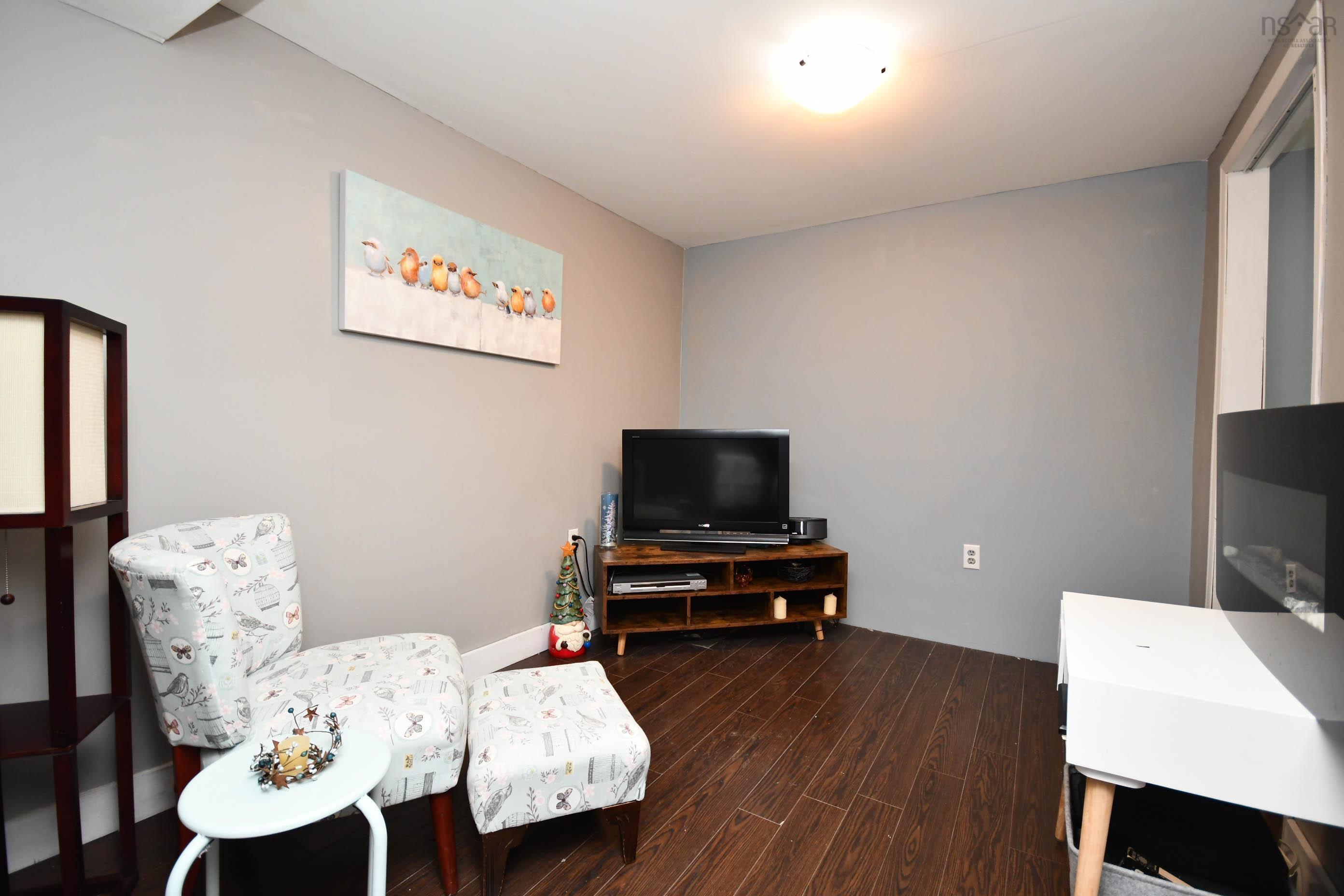 180 Lakeview Avenue photo #33