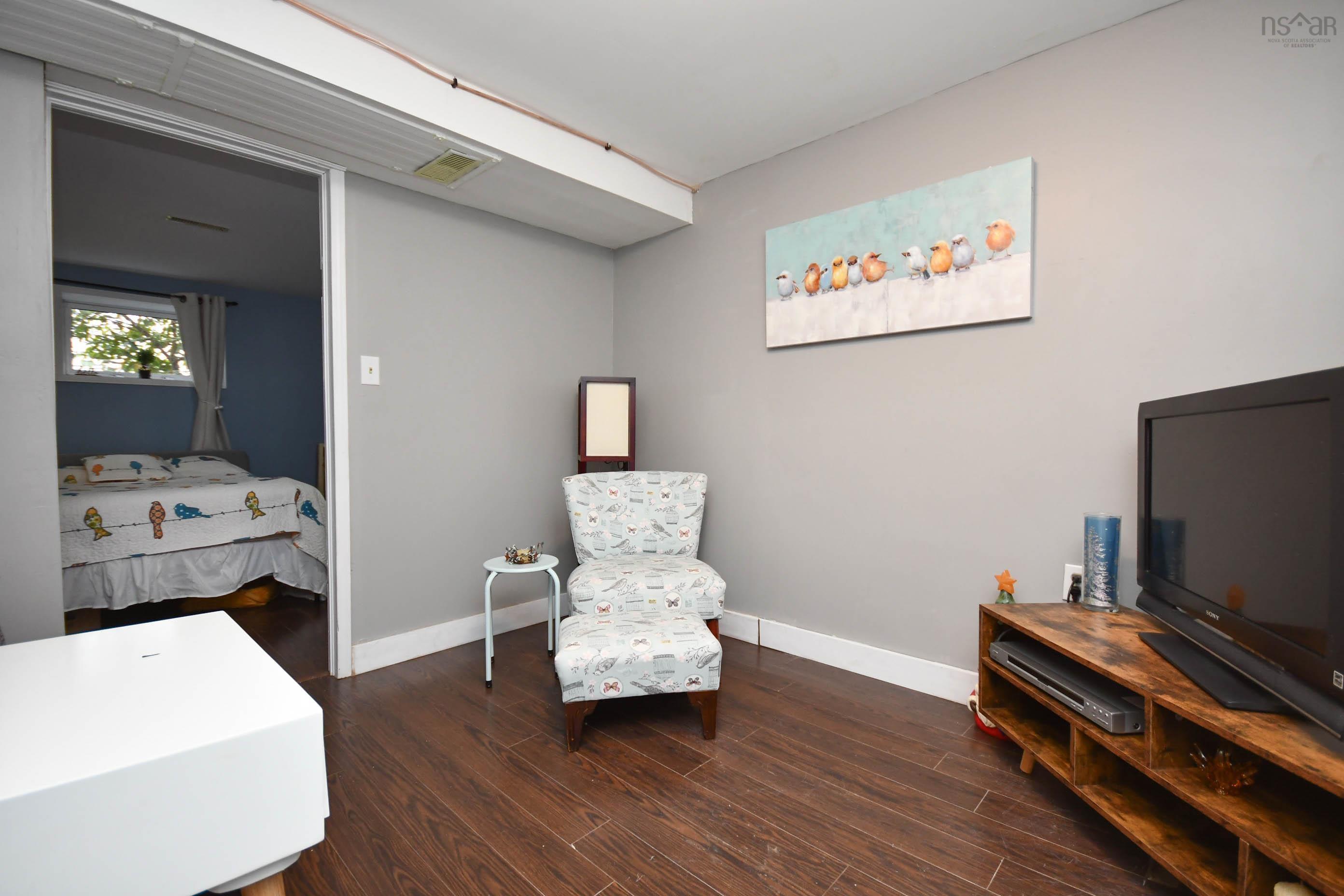 180 Lakeview Avenue photo #35