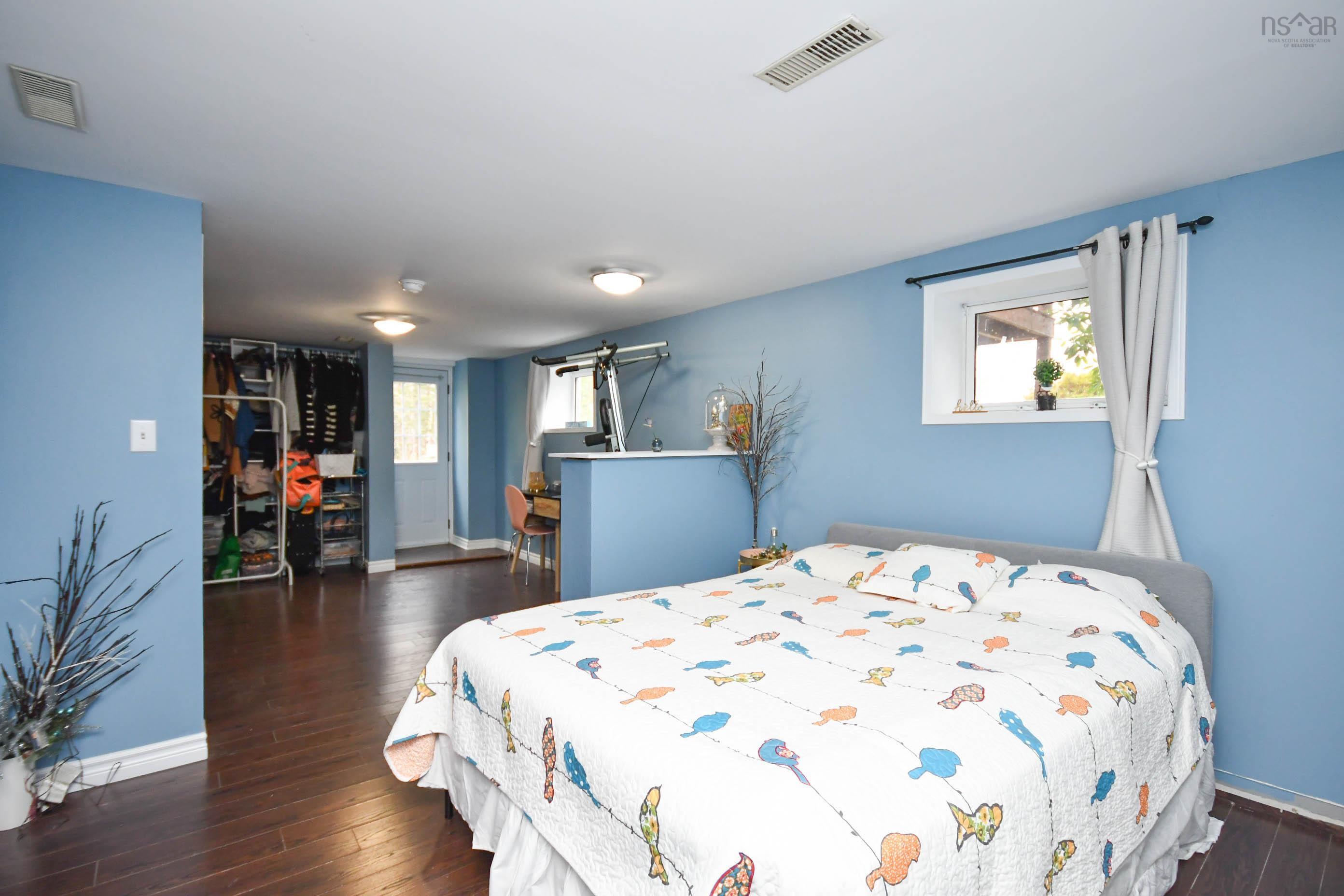 180 Lakeview Avenue photo #36