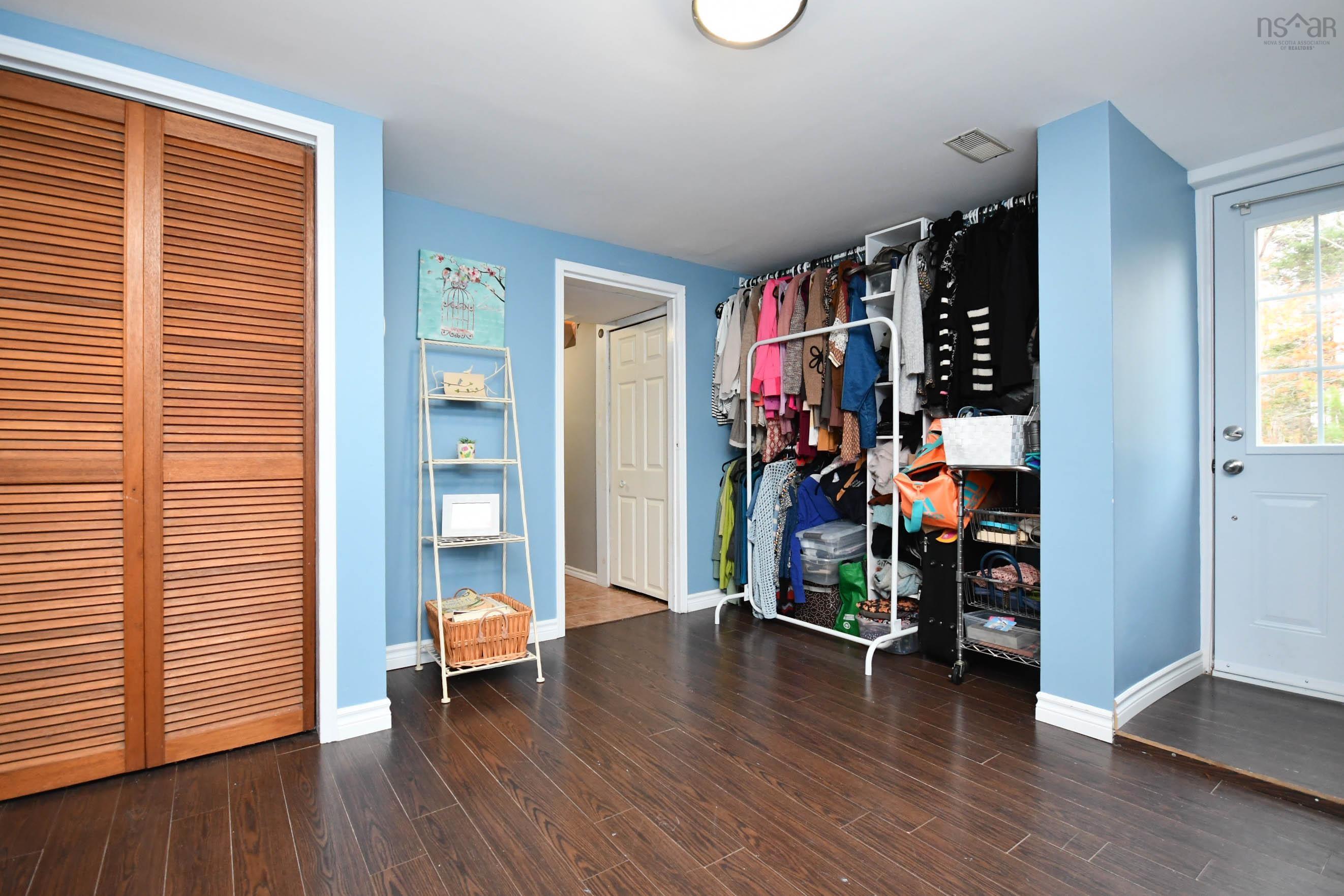 180 Lakeview Avenue photo #38