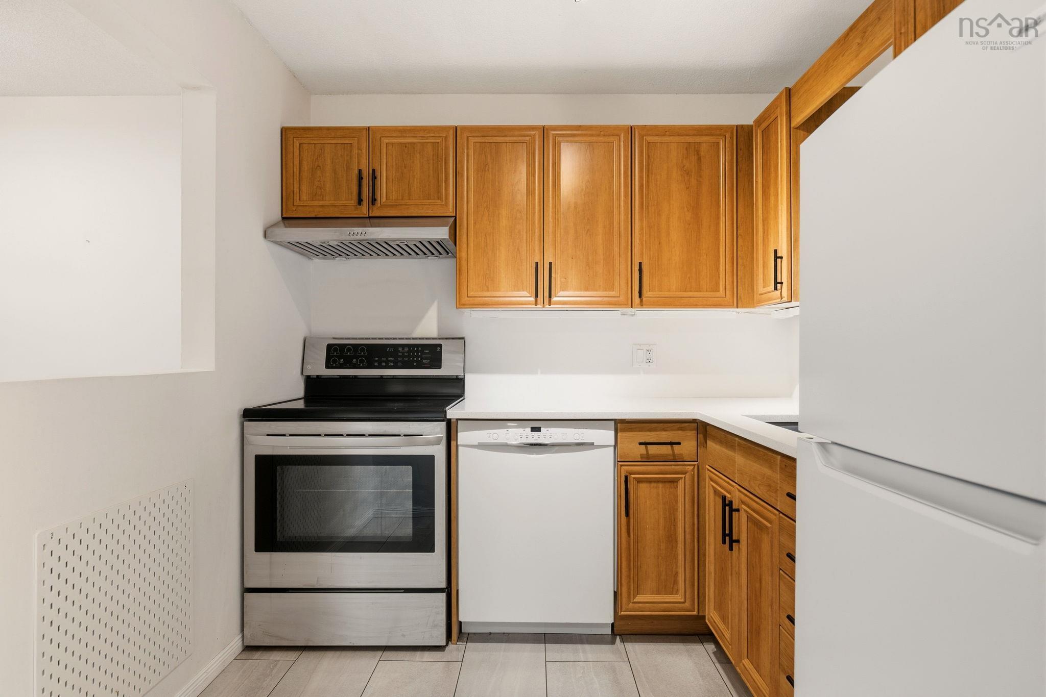 304 3600 John Parr Drive photo #10