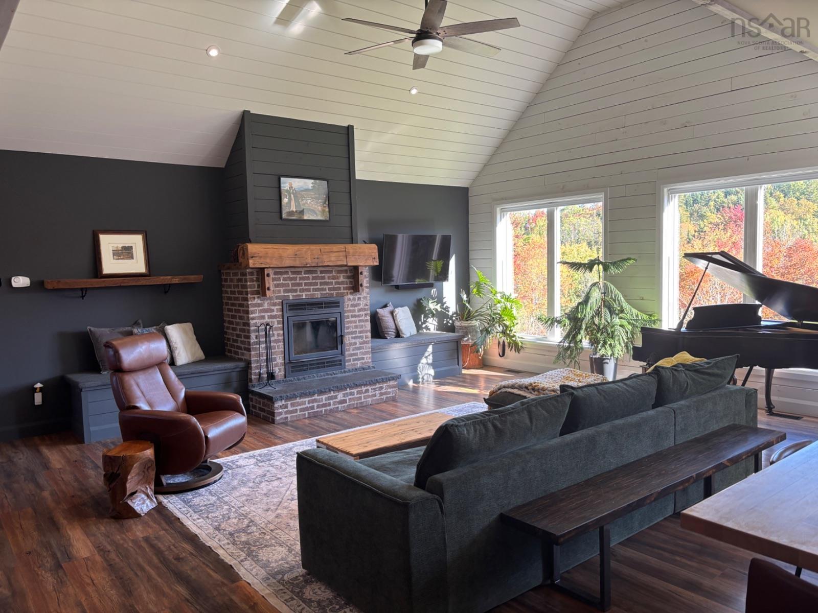 54 Craig Drive photo #6