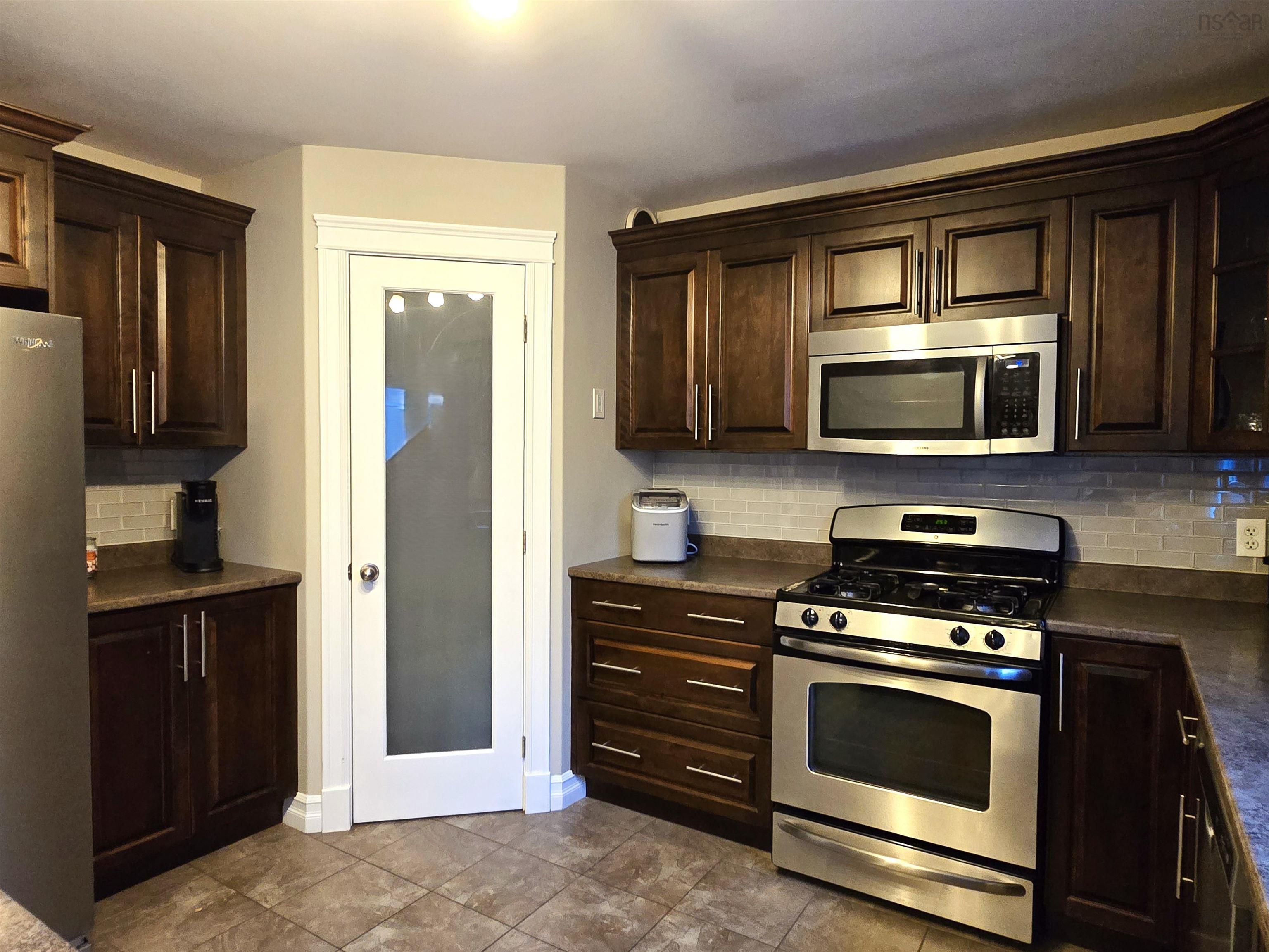 52 Viridian Drive photo #9