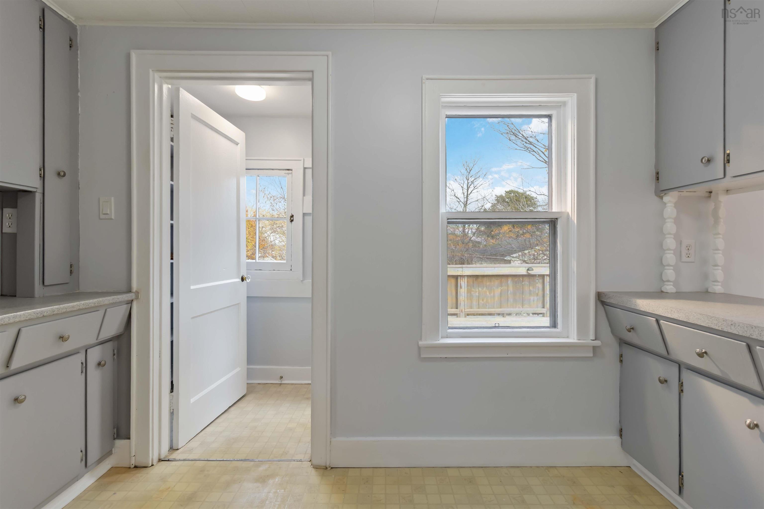 10 Bonaventure Drive photo #24