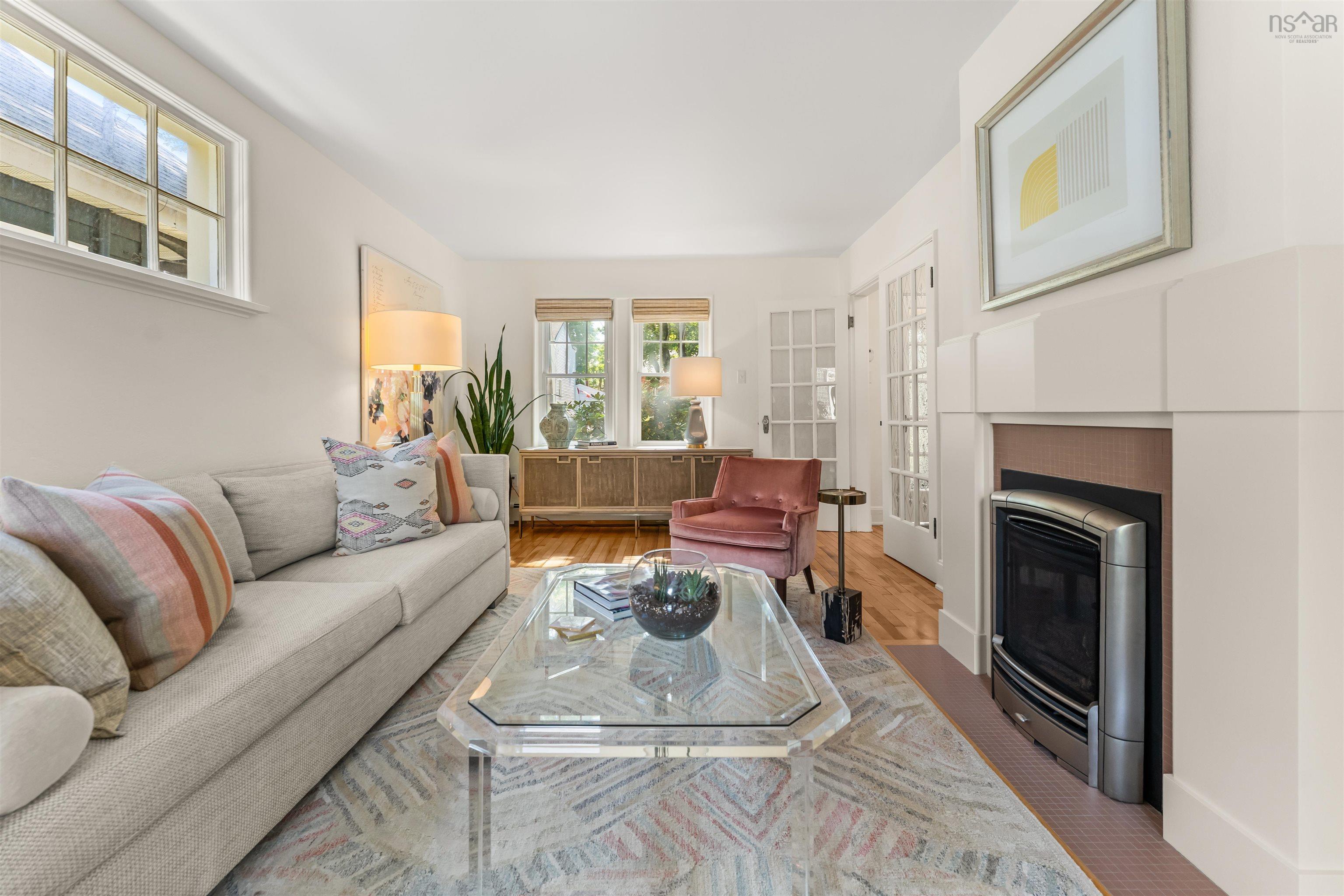 6347 London Street photo #11