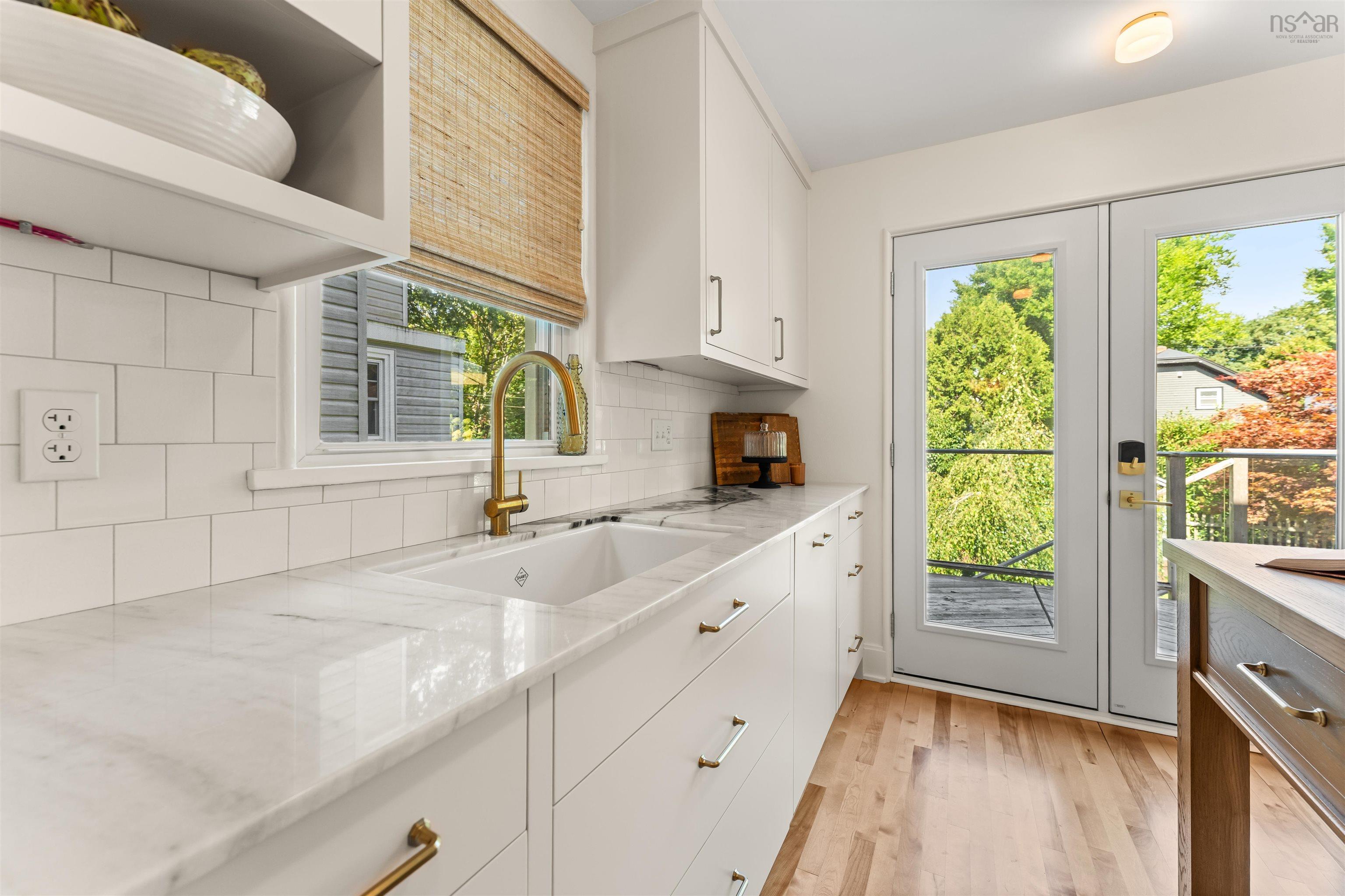 6347 London Street photo #12