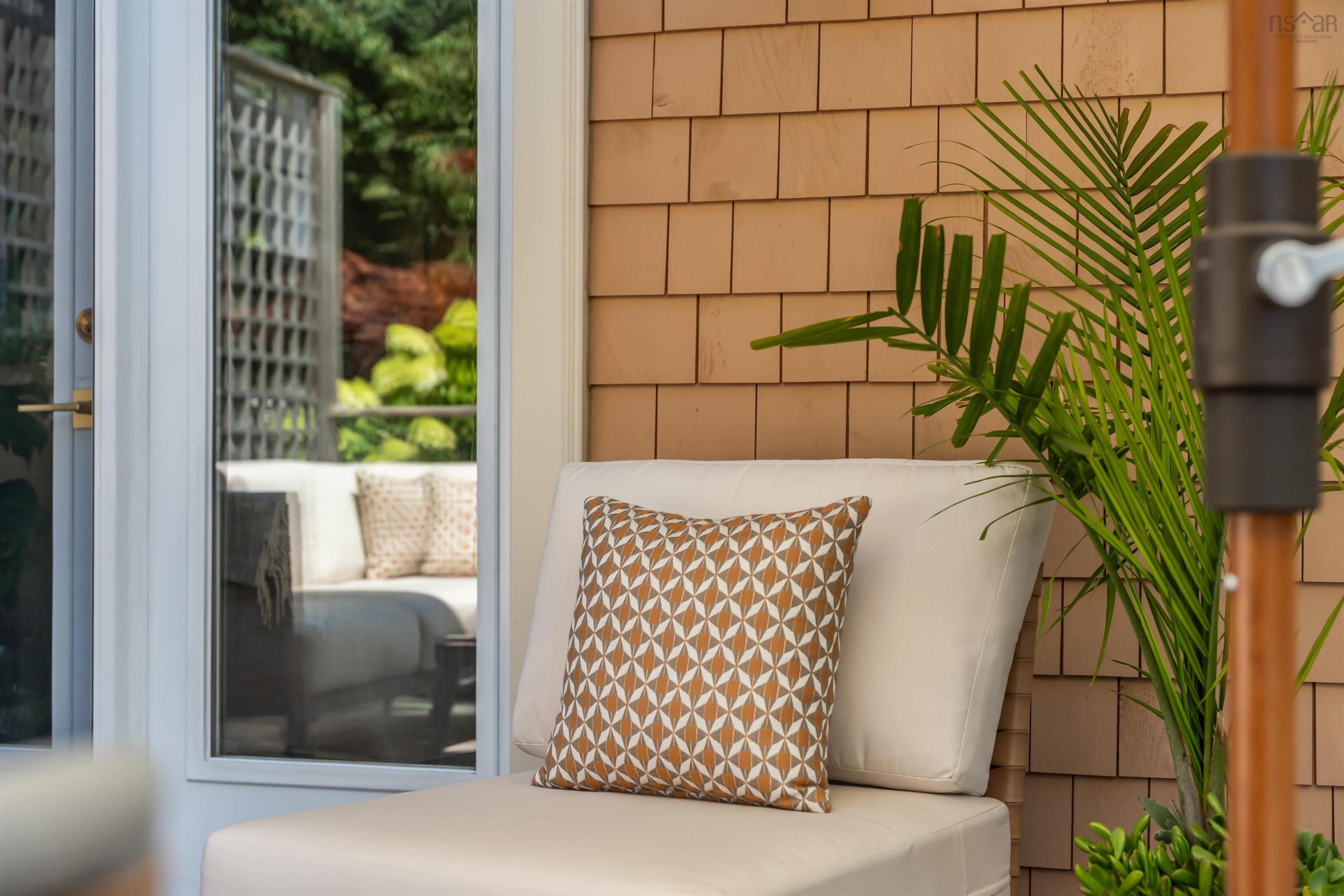 6347 London Street photo #46