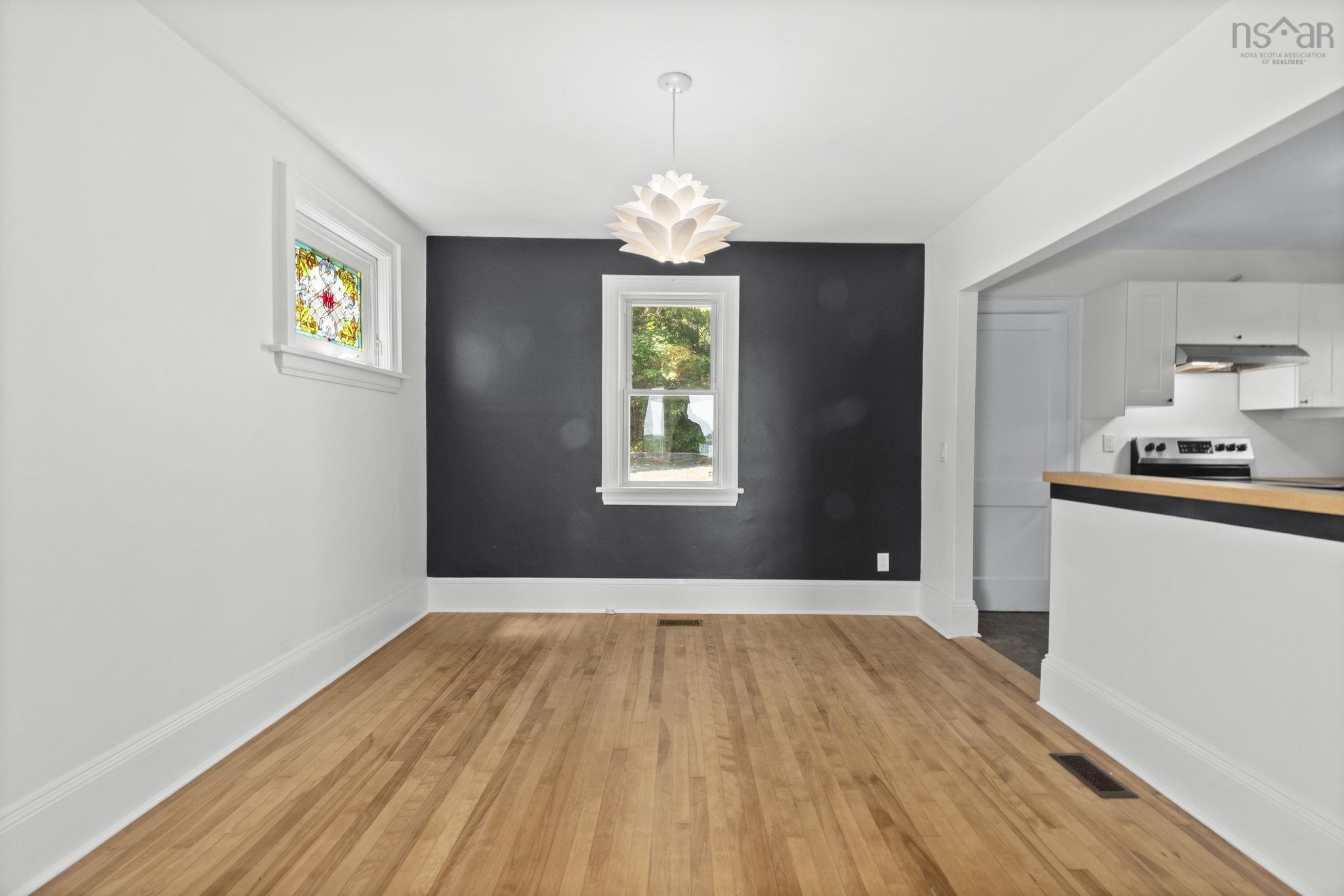 44 DAKIN Drive photo #14