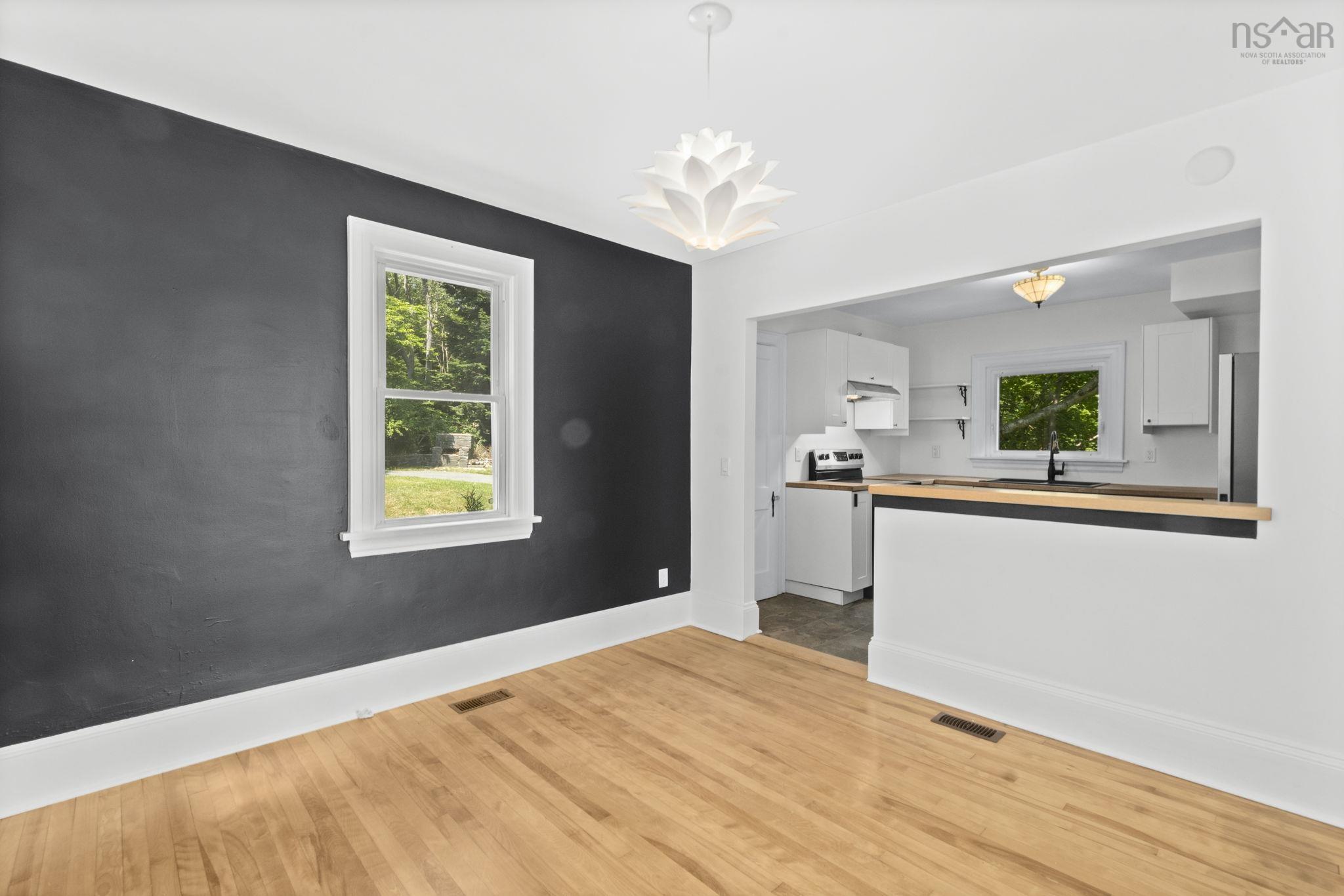 44 DAKIN Drive photo #15