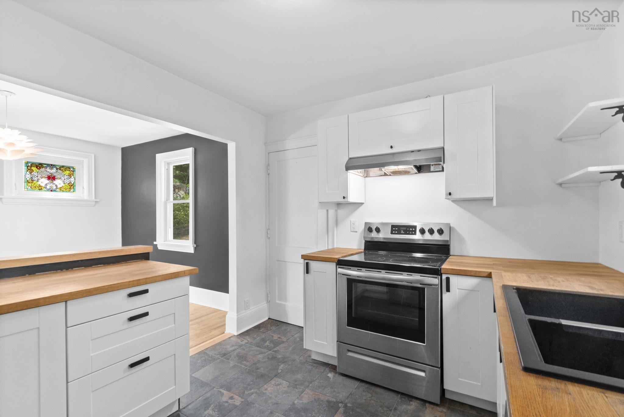 44 DAKIN Drive photo #20