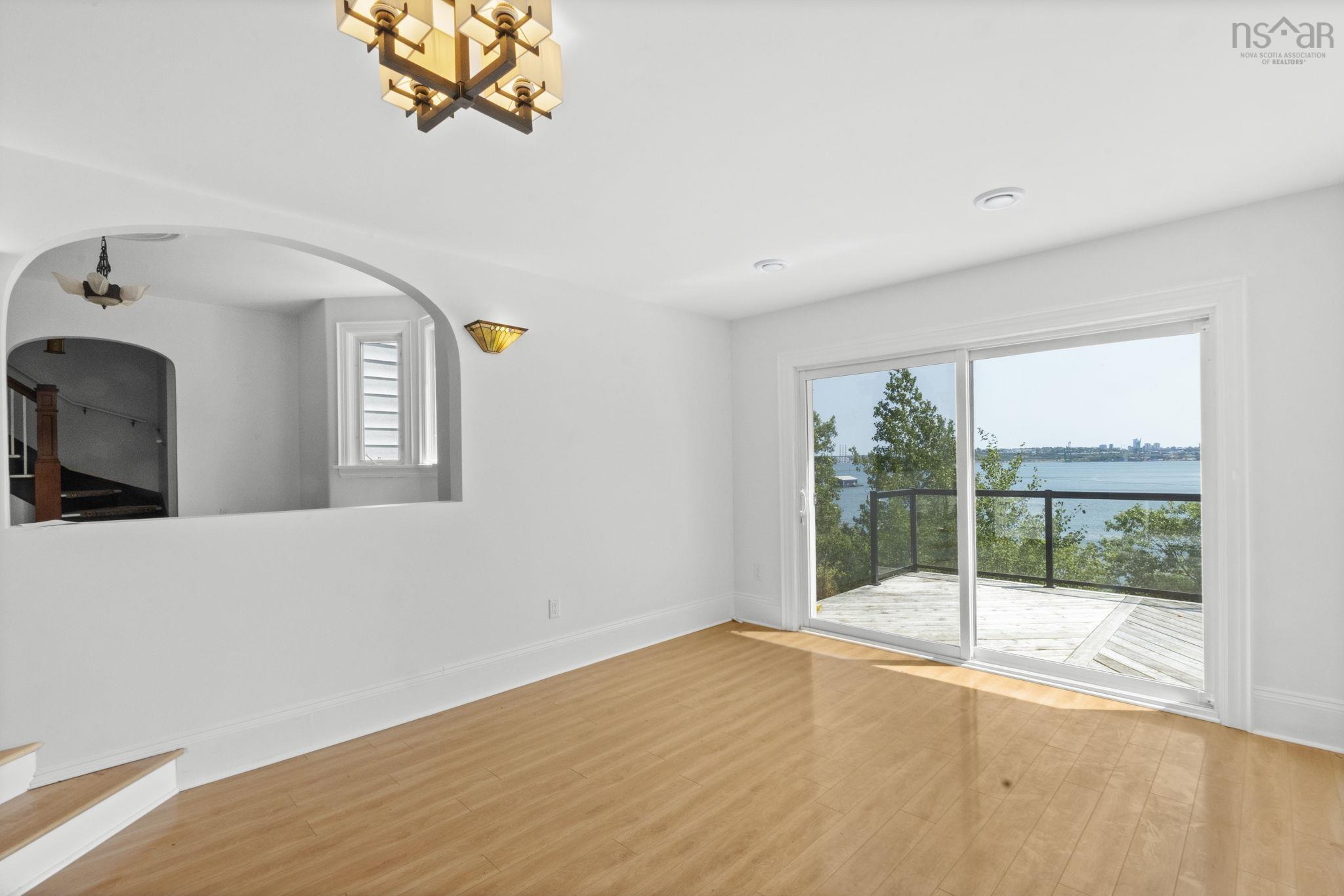 44 DAKIN Drive photo #3