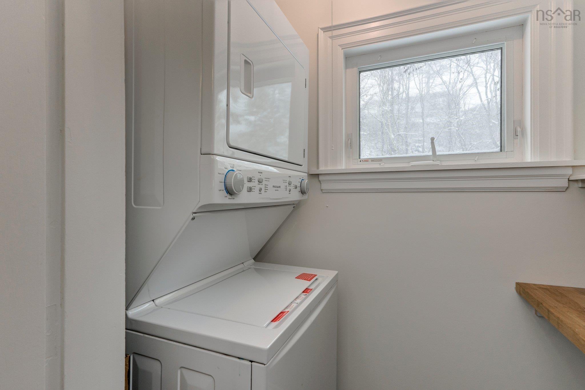 44 DAKIN Drive photo #23