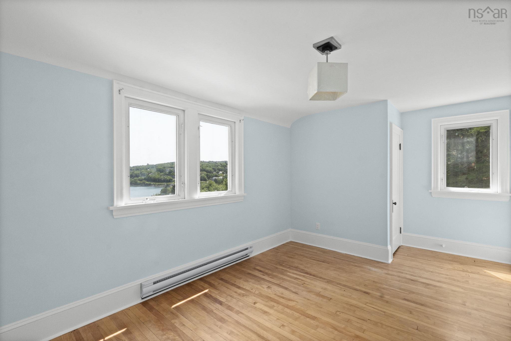 44 DAKIN Drive photo #25