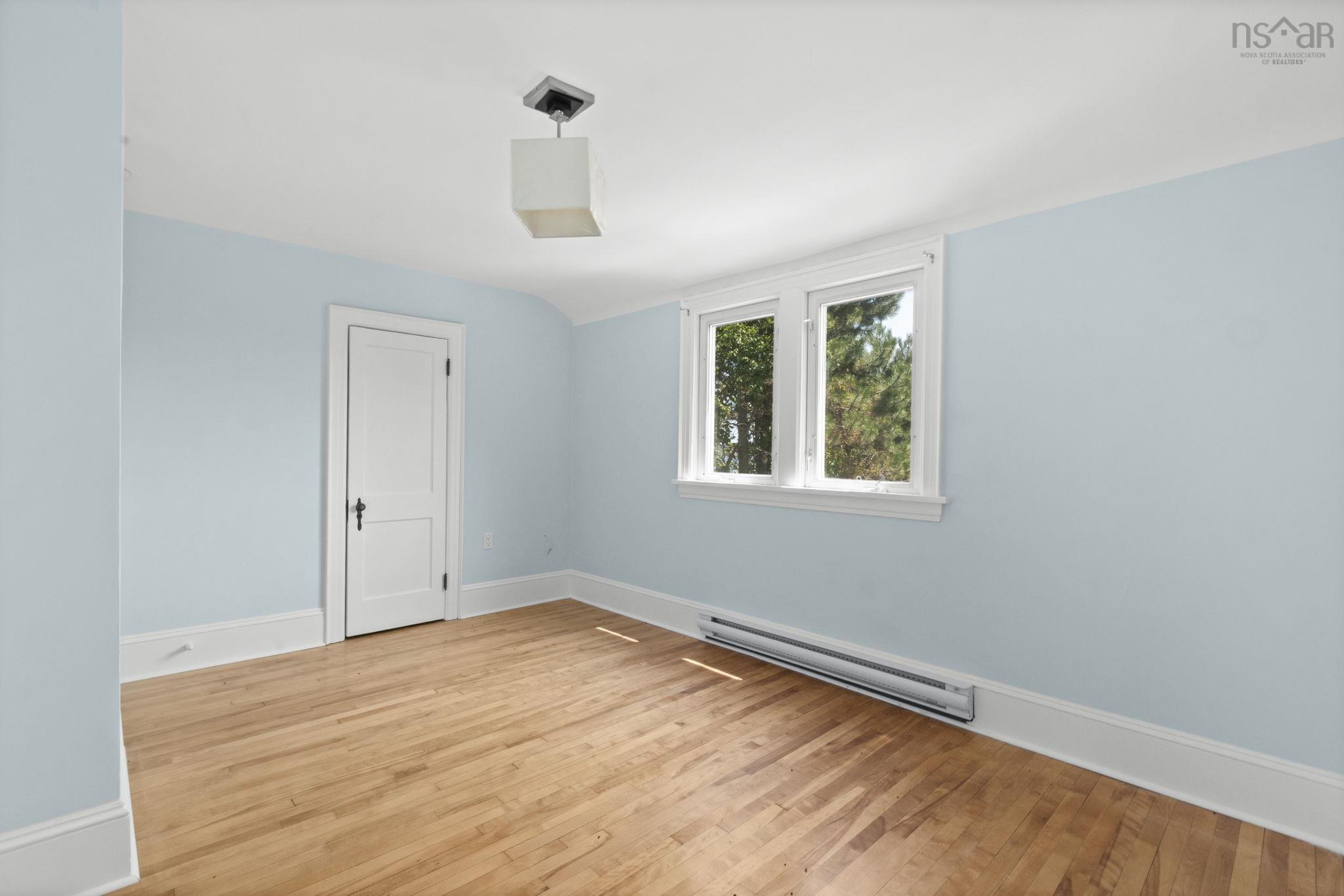 44 DAKIN Drive photo #26