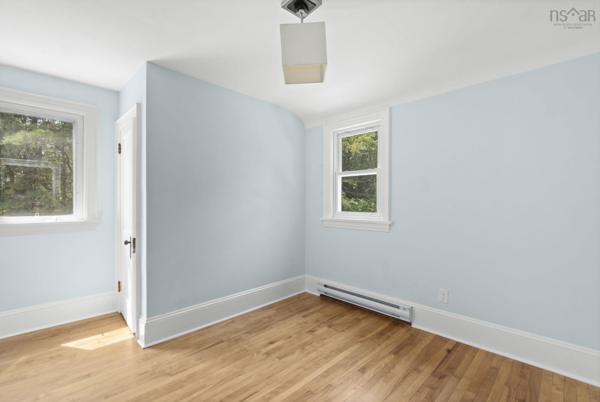 44 DAKIN Drive photo #27