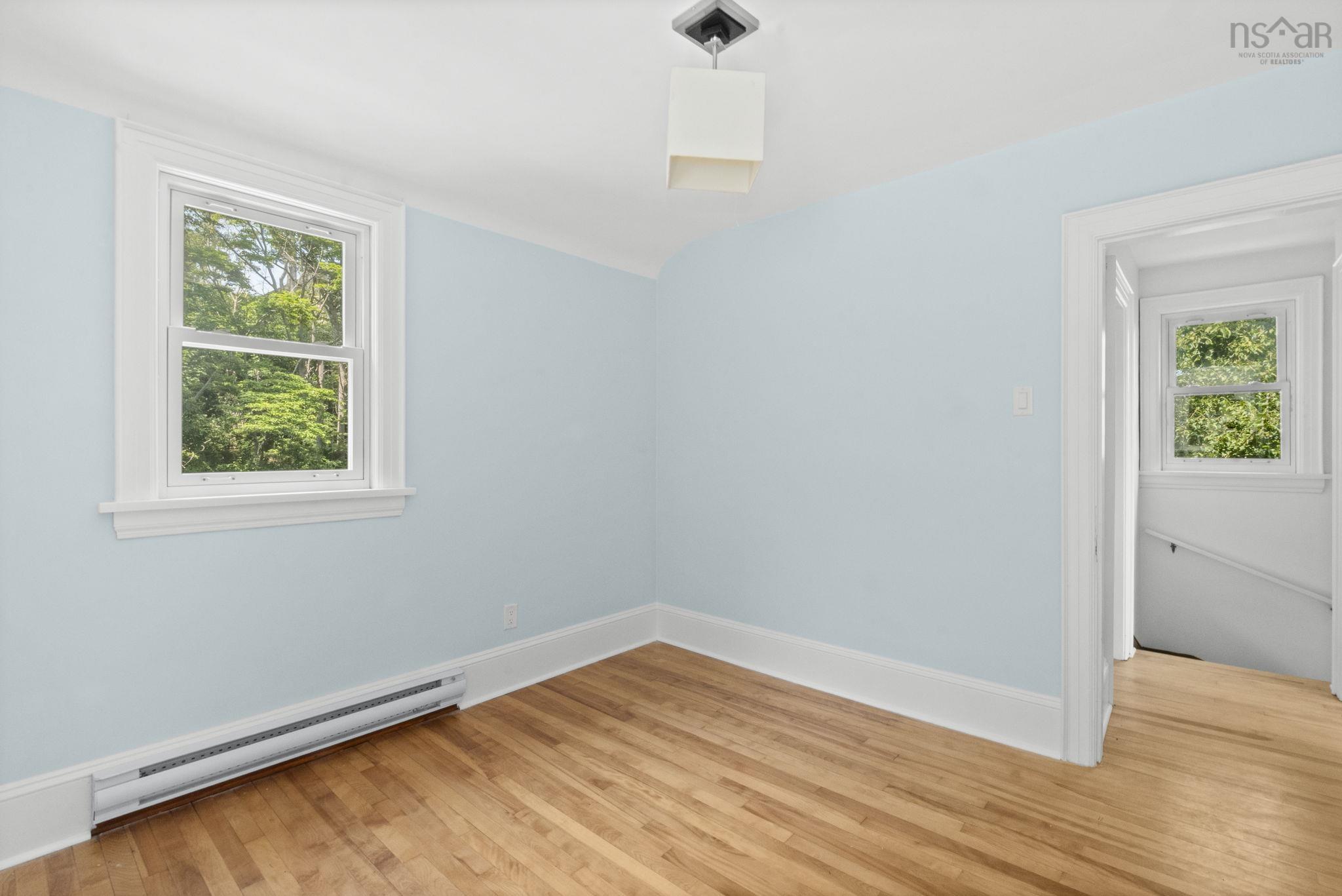 44 DAKIN Drive photo #28