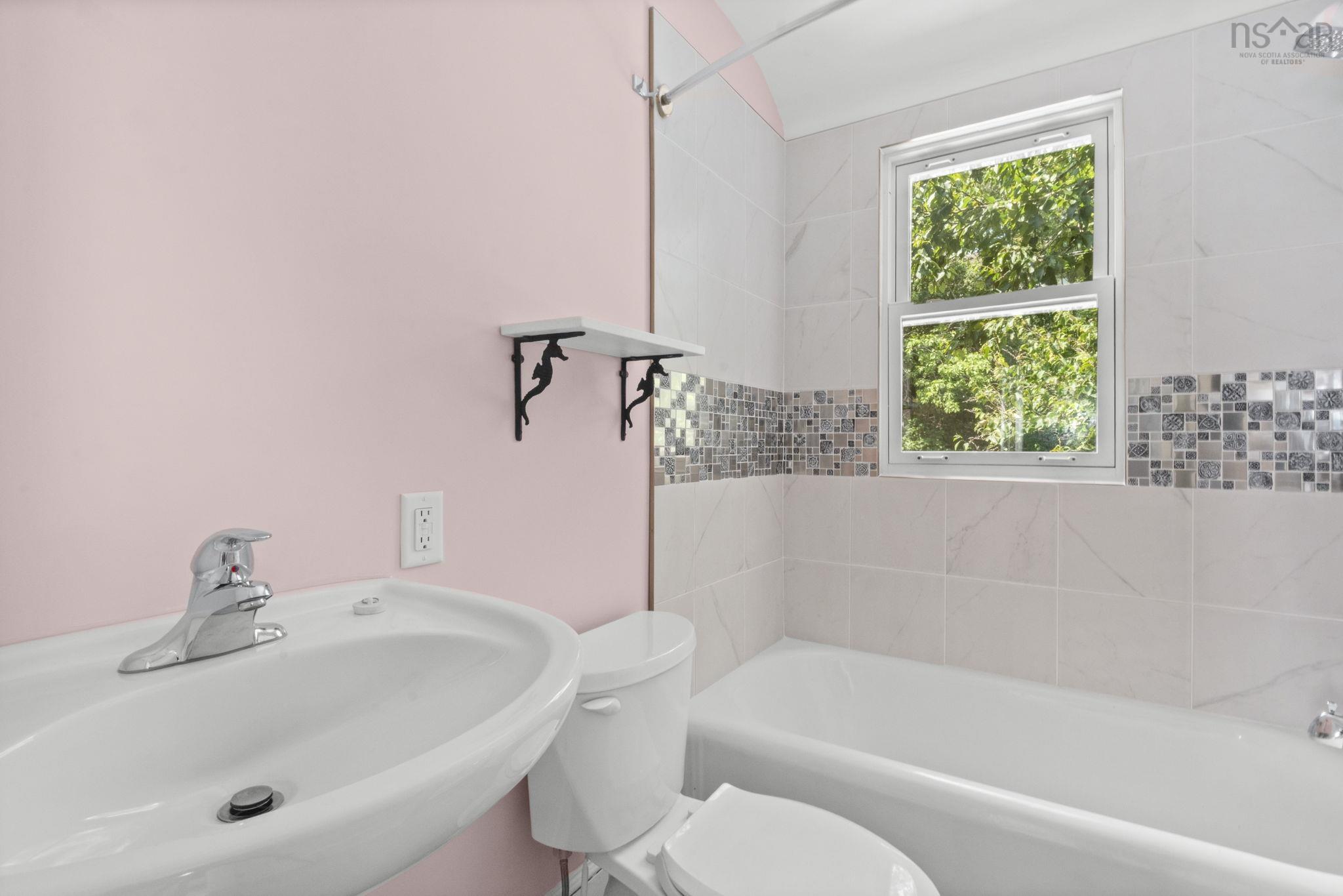 44 DAKIN Drive photo #29