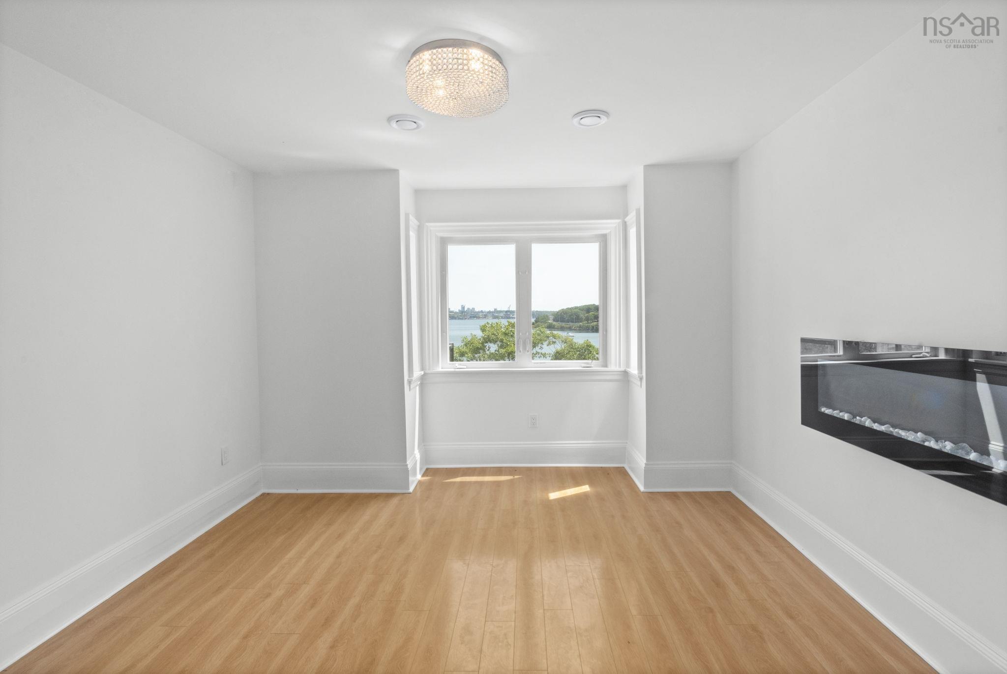 44 DAKIN Drive photo #30