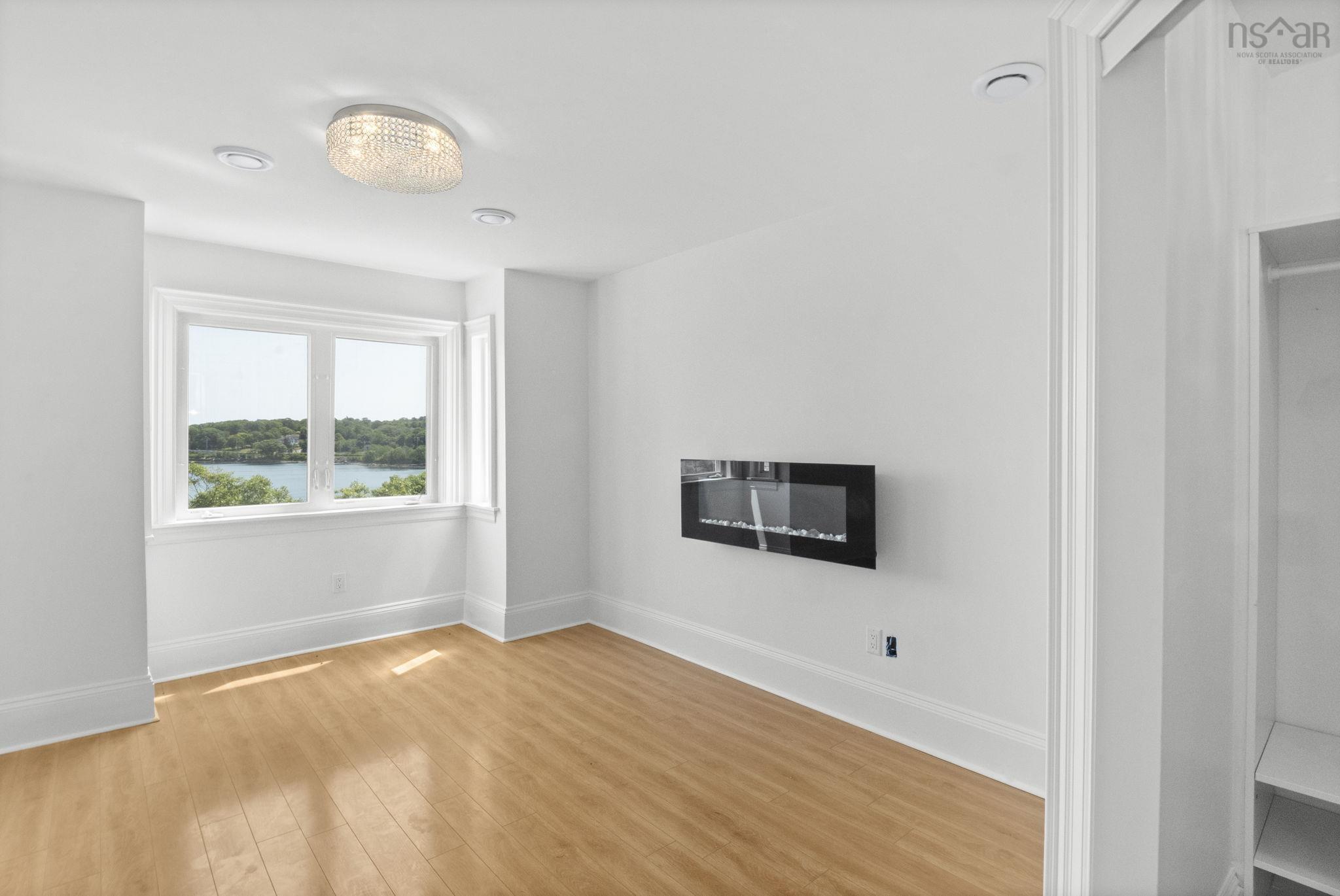 44 DAKIN Drive photo #31