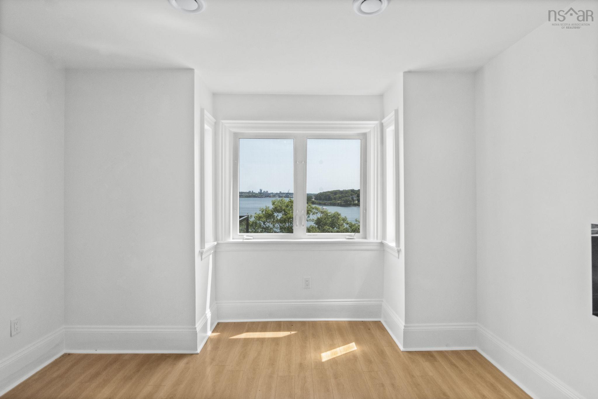 44 DAKIN Drive photo #32