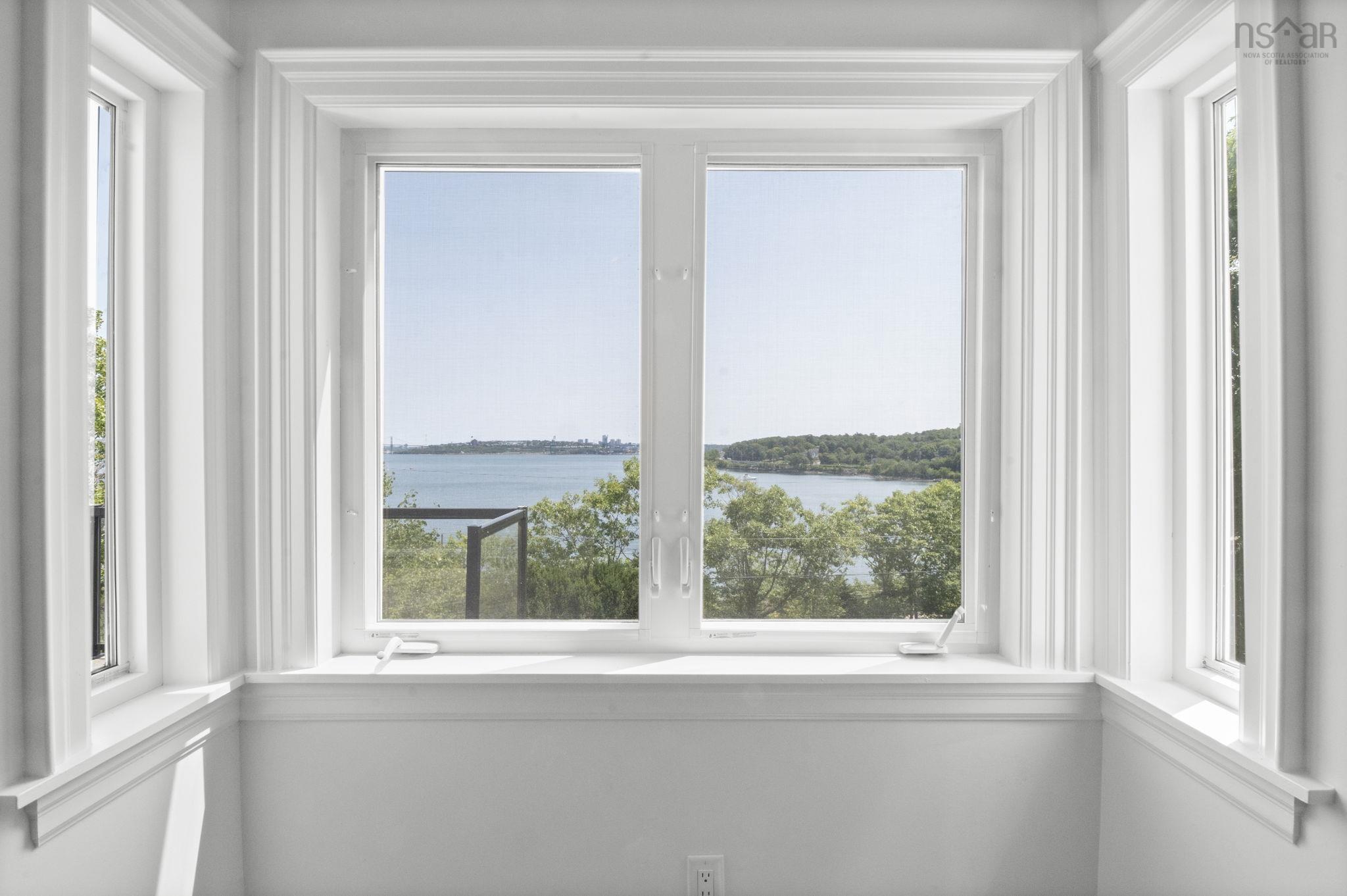 44 DAKIN Drive photo #33