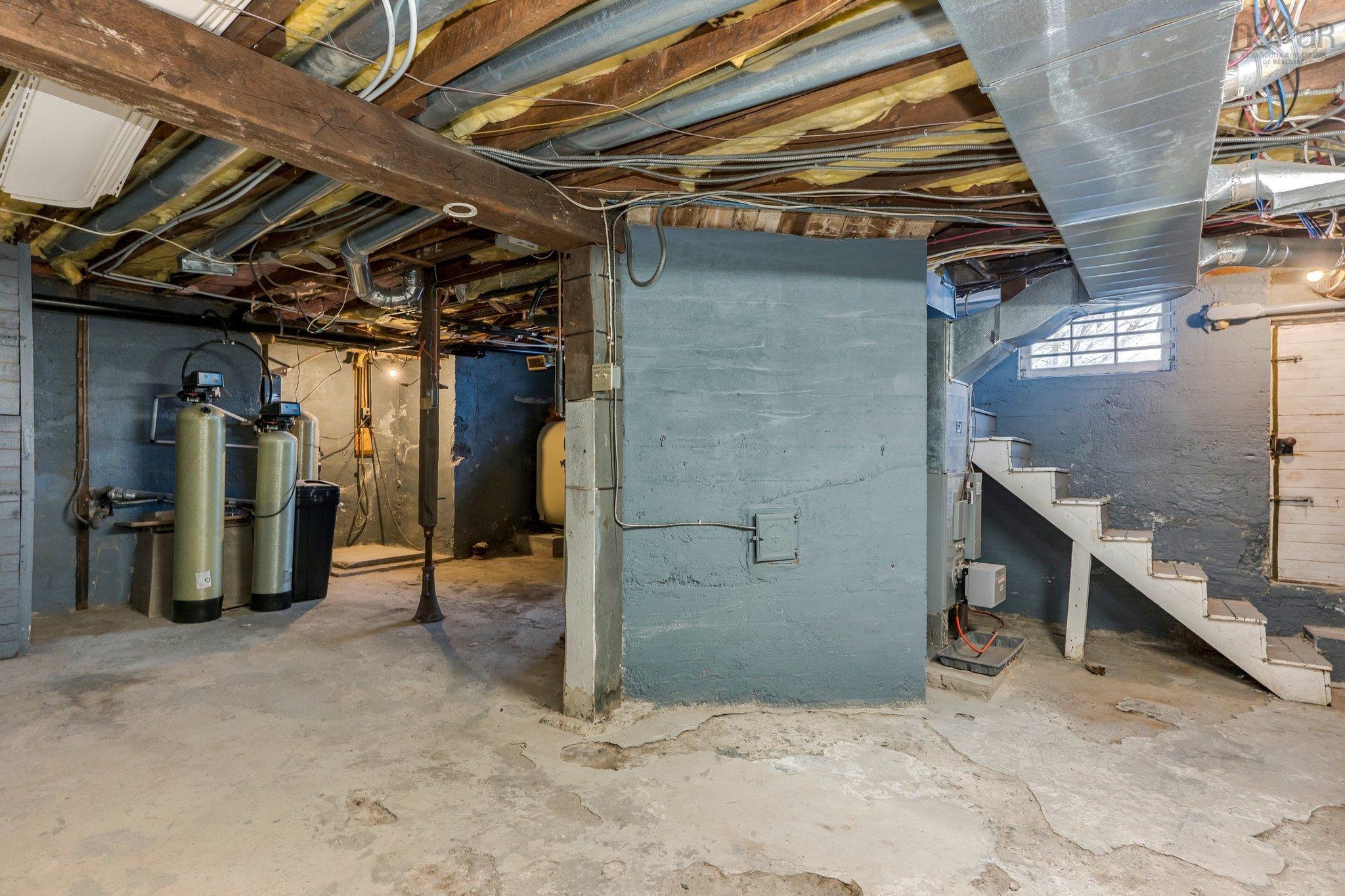 44 DAKIN Drive photo #37