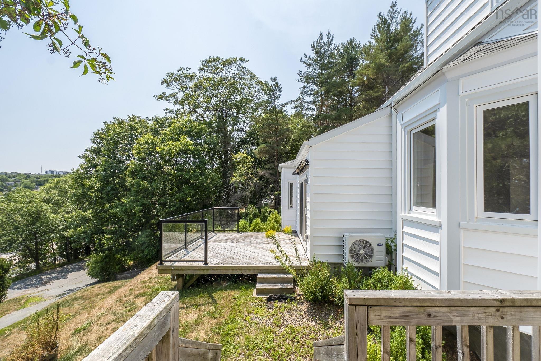 44 DAKIN Drive photo #39