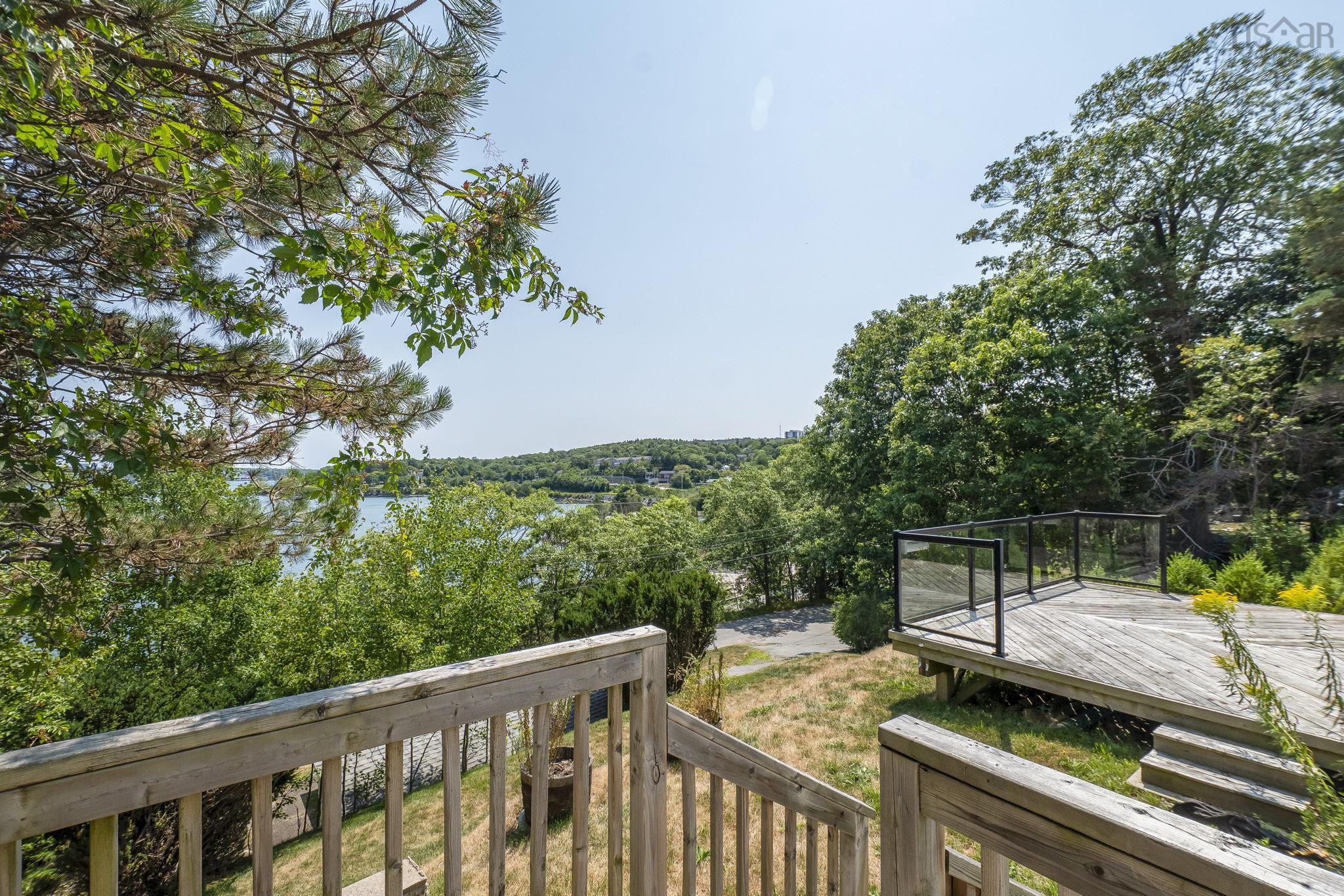 44 DAKIN Drive photo #40