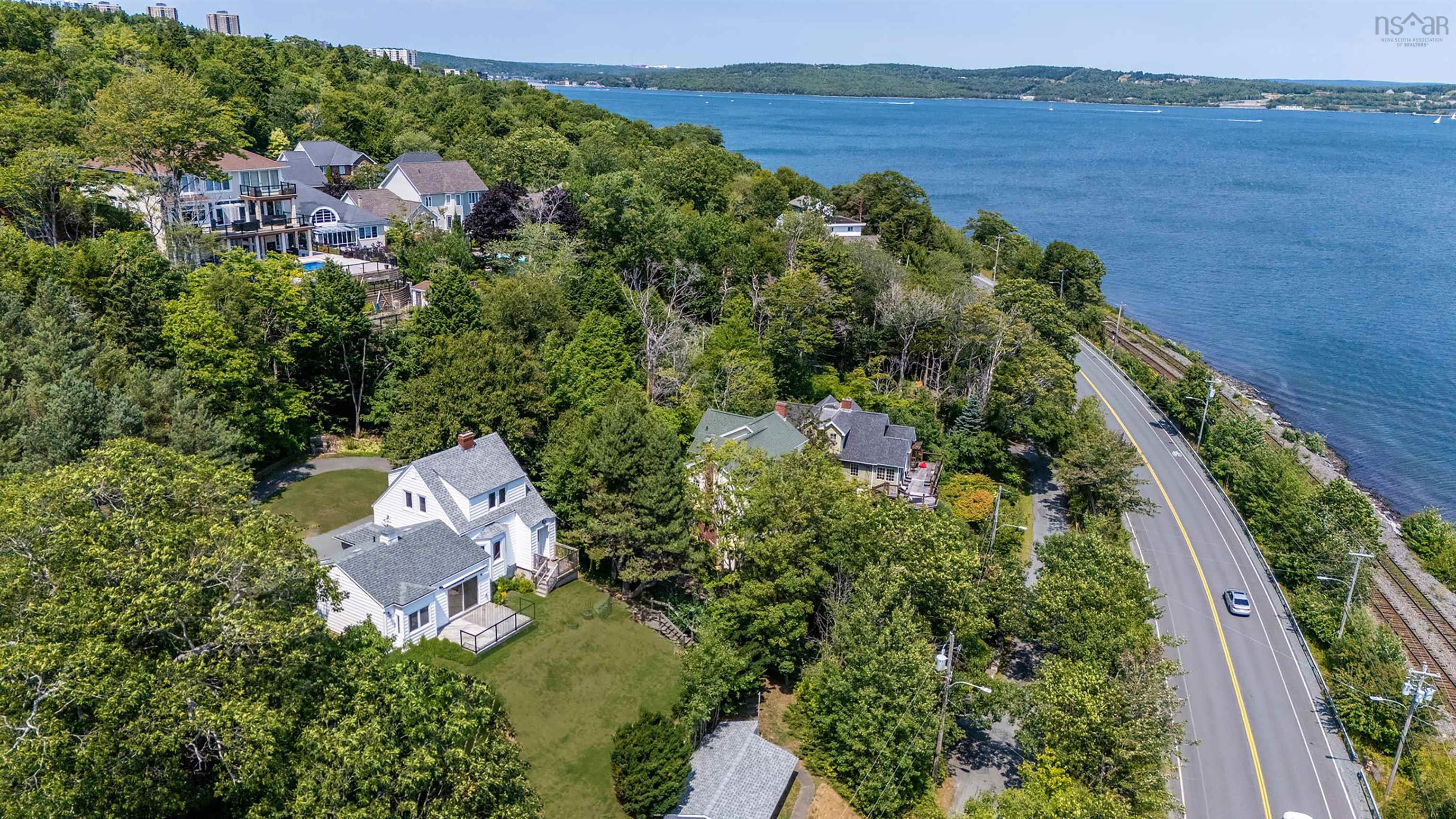 44 DAKIN Drive photo #43