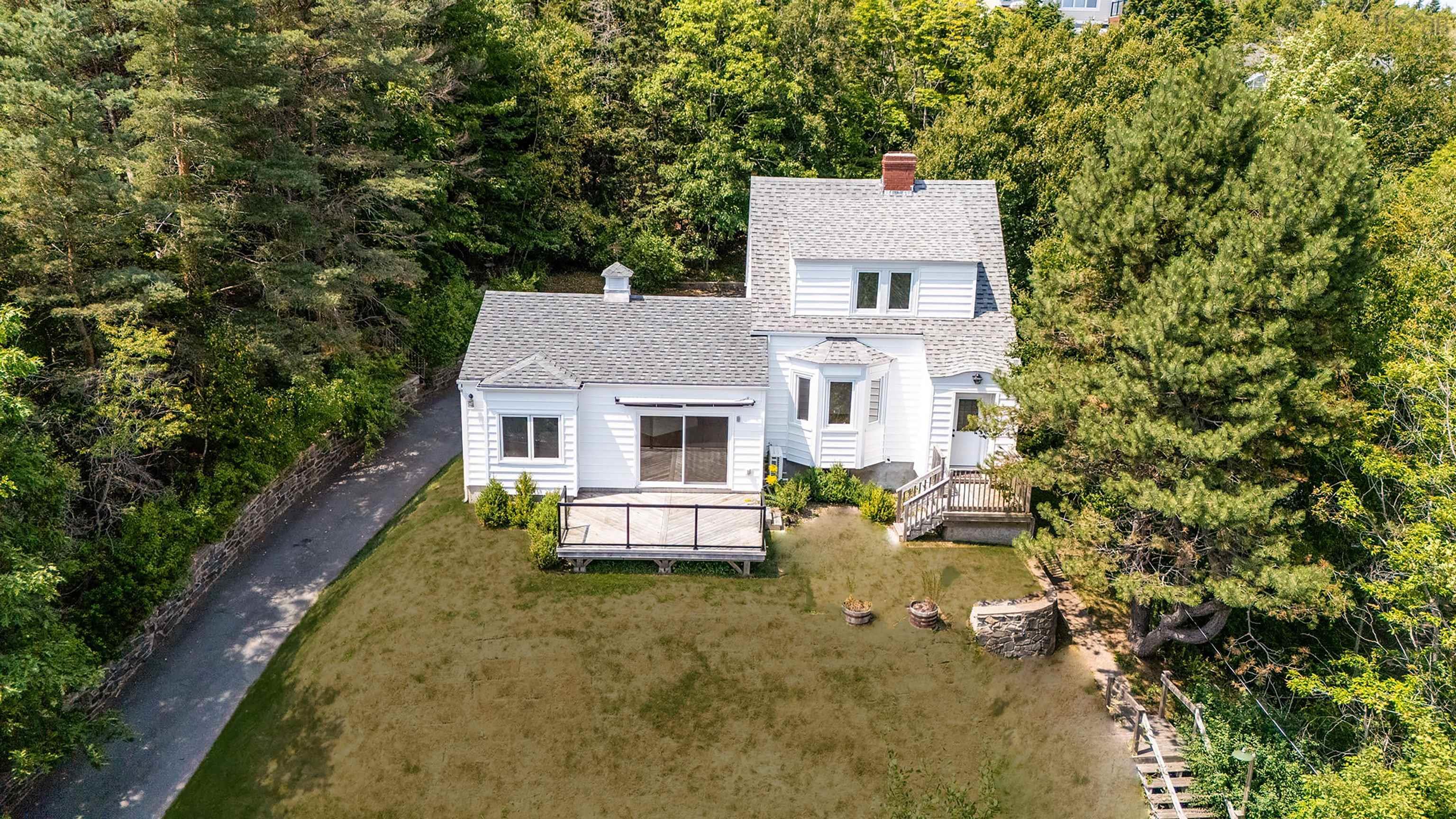 44 DAKIN Drive photo #45