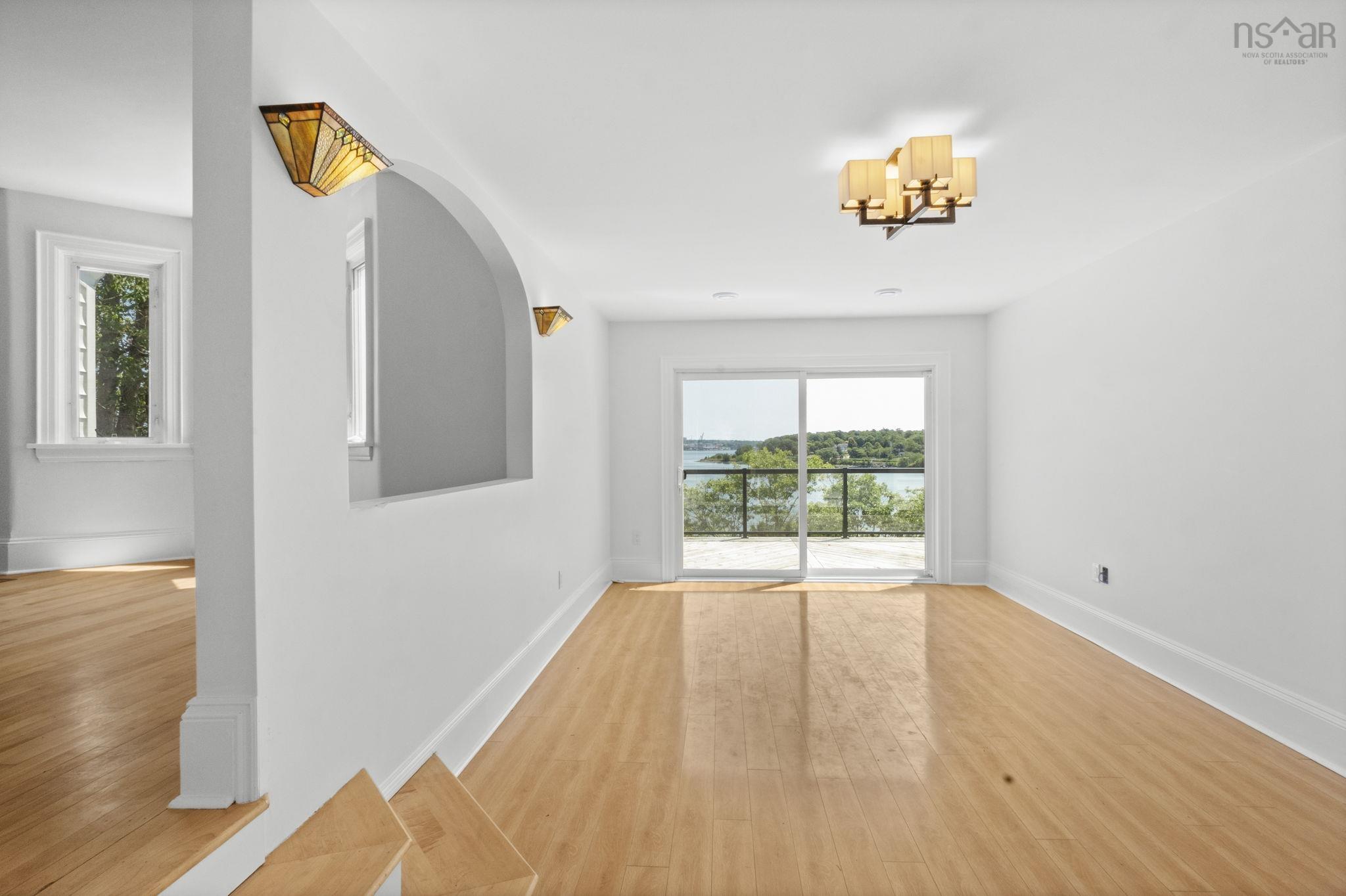 44 DAKIN Drive photo #7