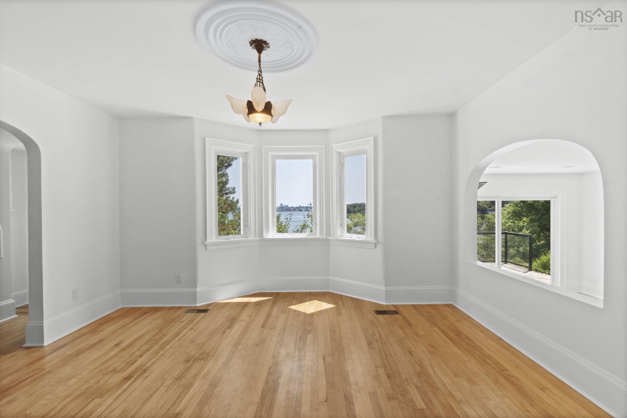 44 DAKIN Drive photo #10