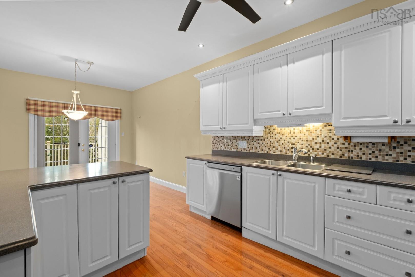 52 Greenside Lane photo #15