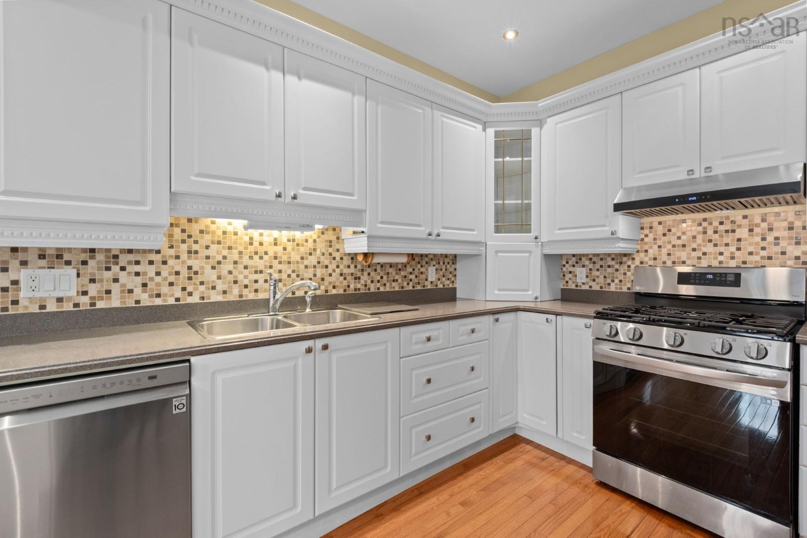 52 Greenside Lane photo #16