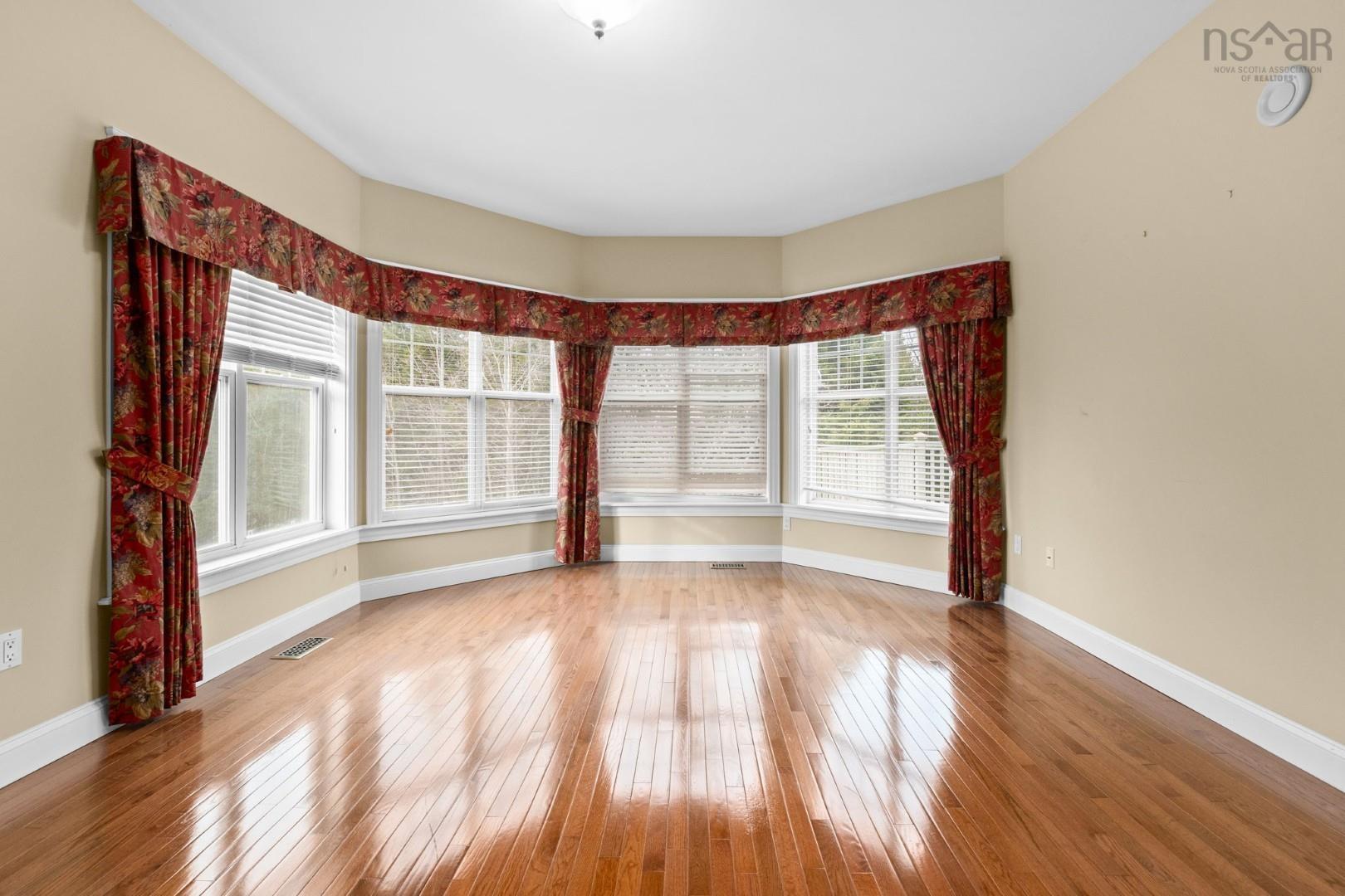 52 Greenside Lane photo #19