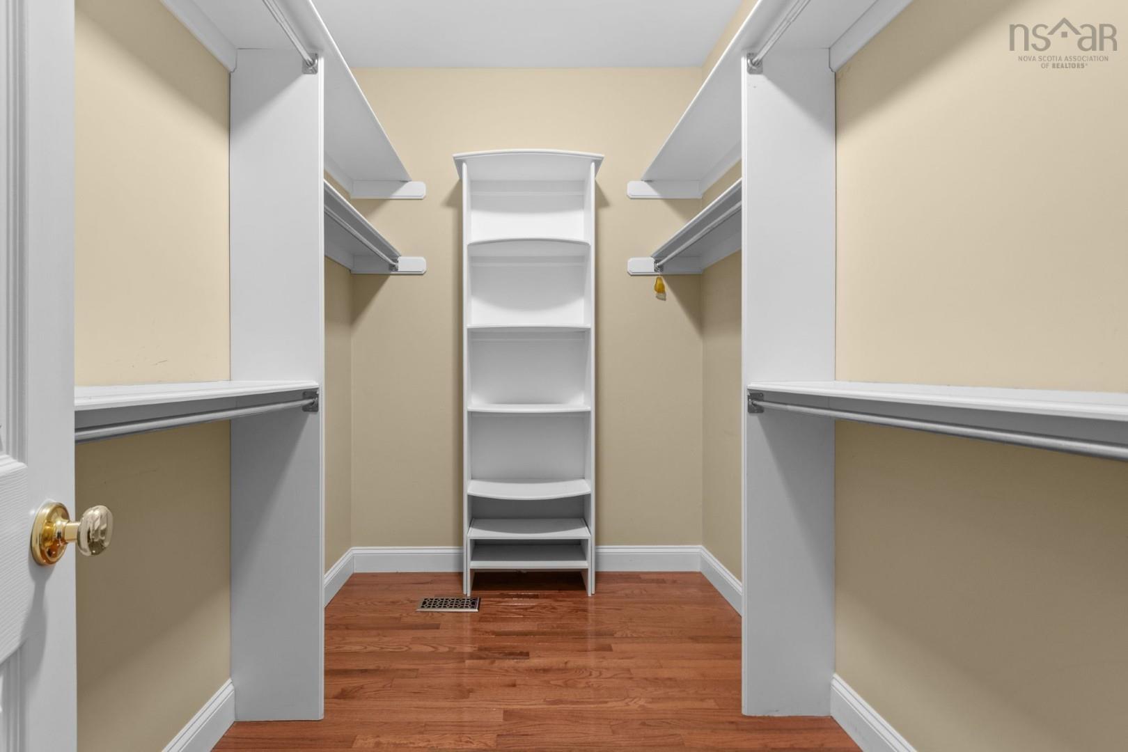 52 Greenside Lane photo #22