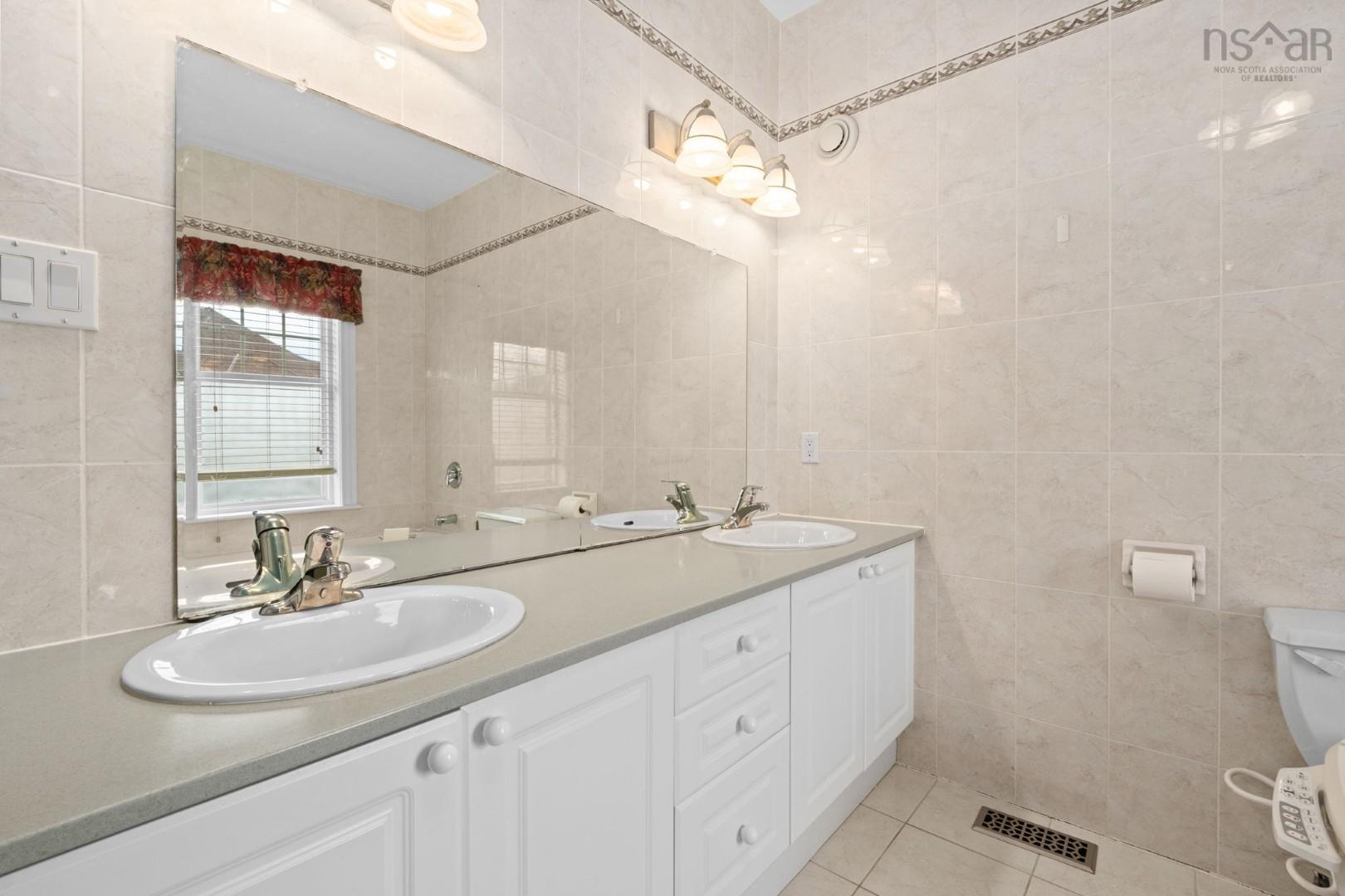 52 Greenside Lane photo #24