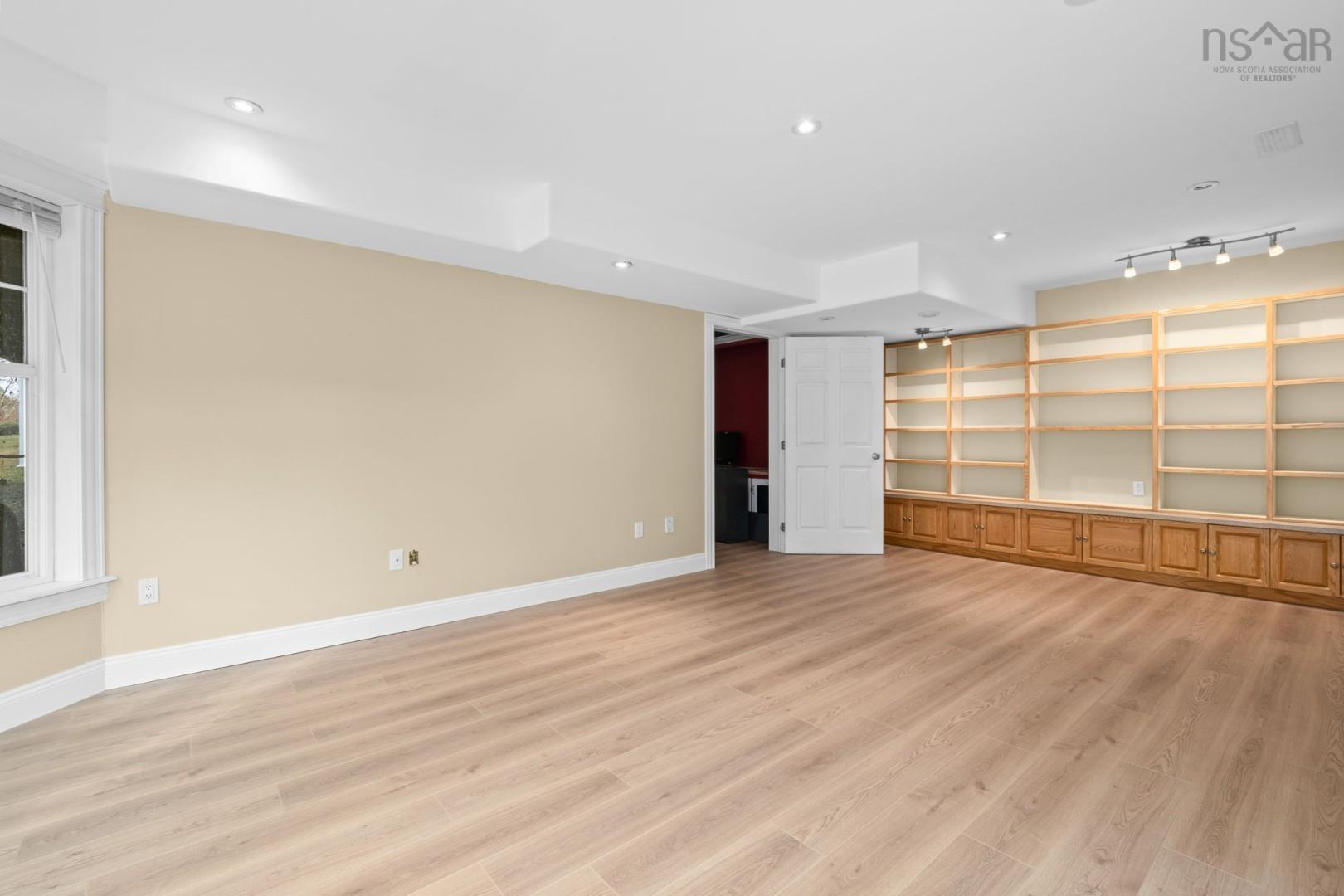 52 Greenside Lane photo #35