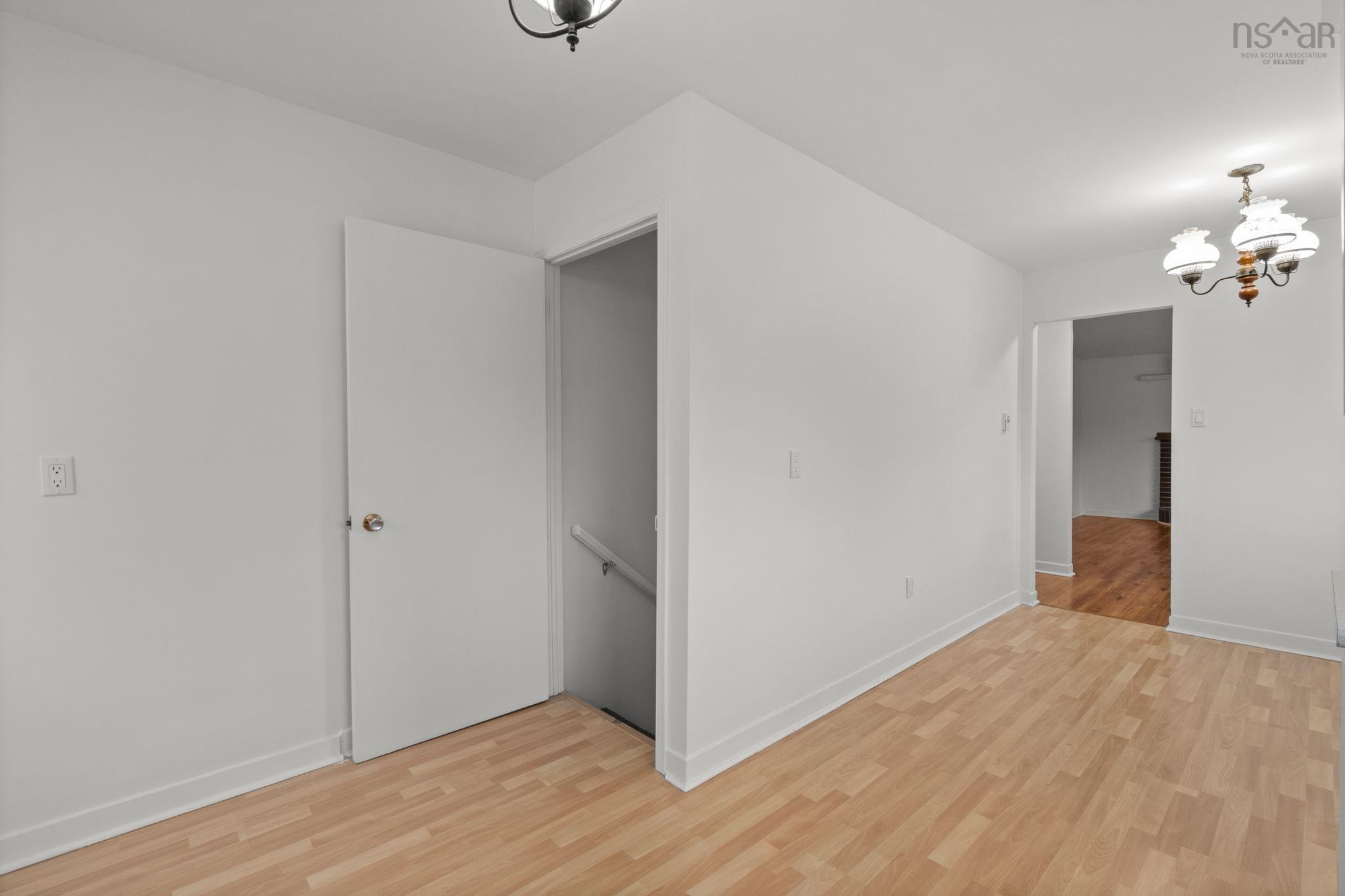 23-25 White Birch Drive photo #11