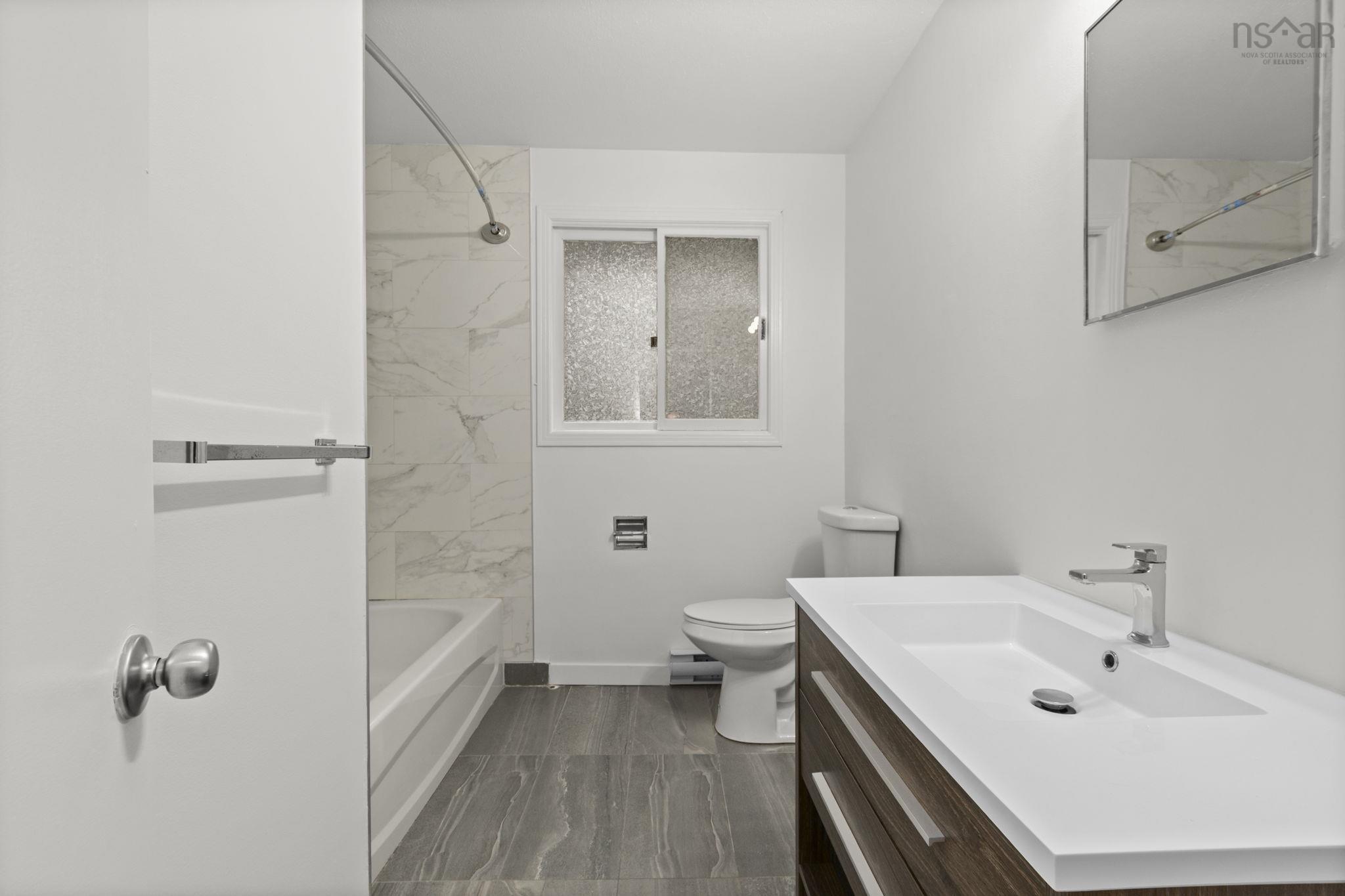 23-25 White Birch Drive photo #14