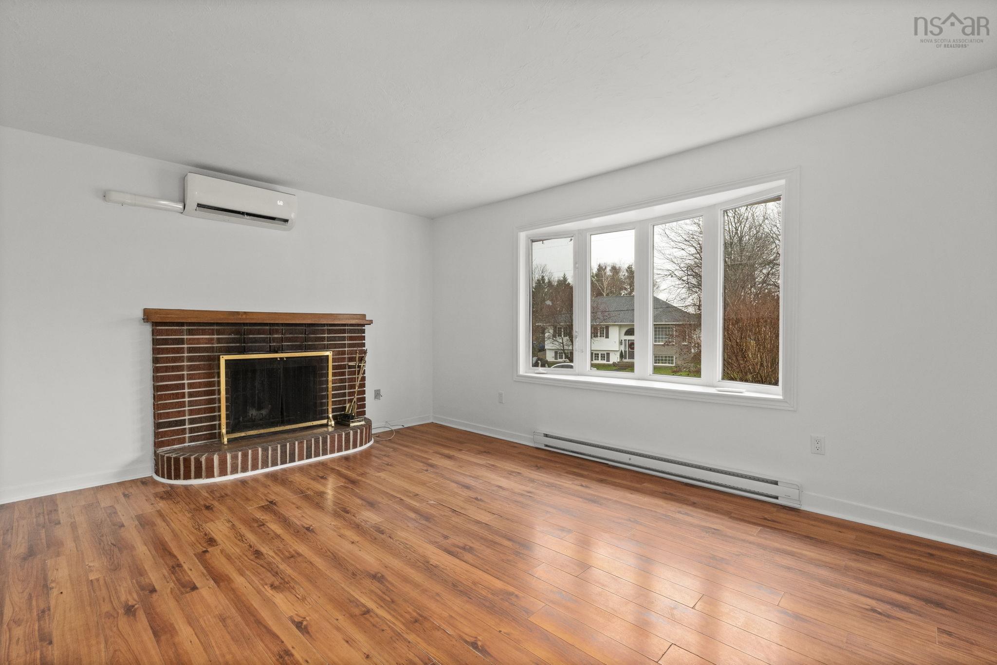 23-25 White Birch Drive photo #5