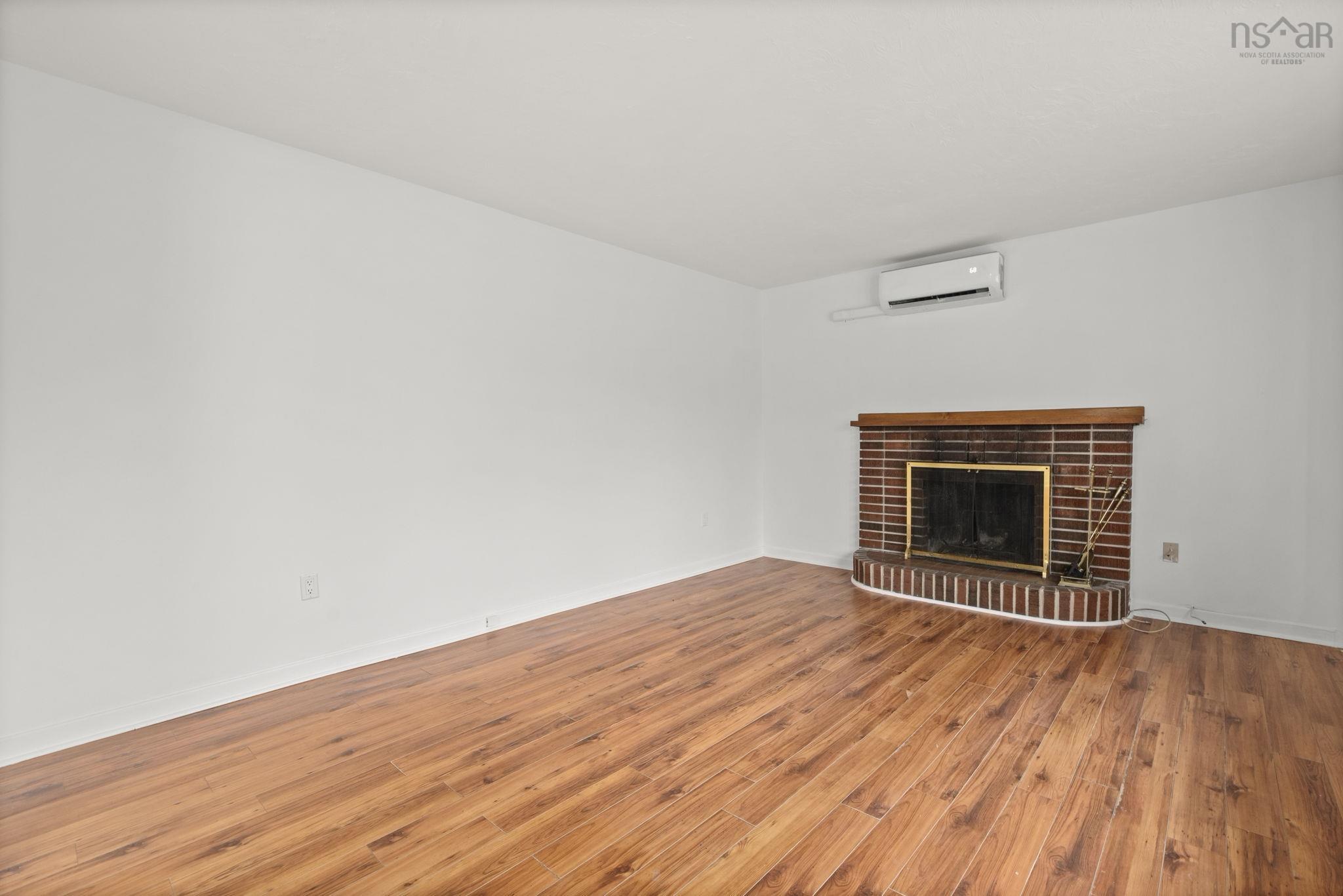 23-25 White Birch Drive photo #6