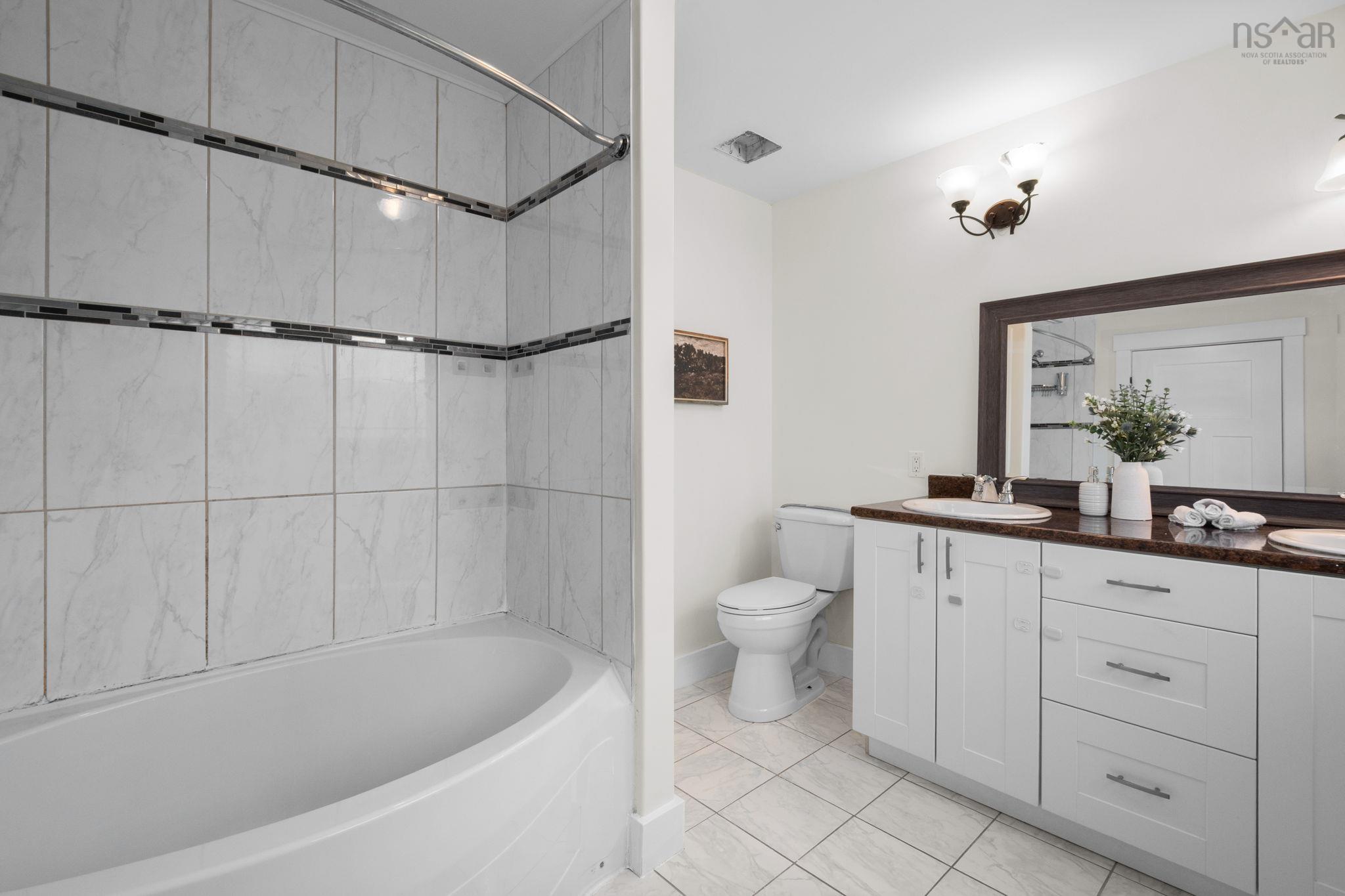 38 SIENNA Court photo #28