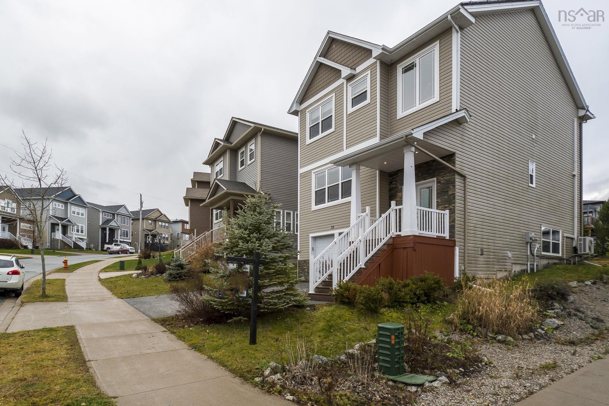 38 SIENNA Court photo #43