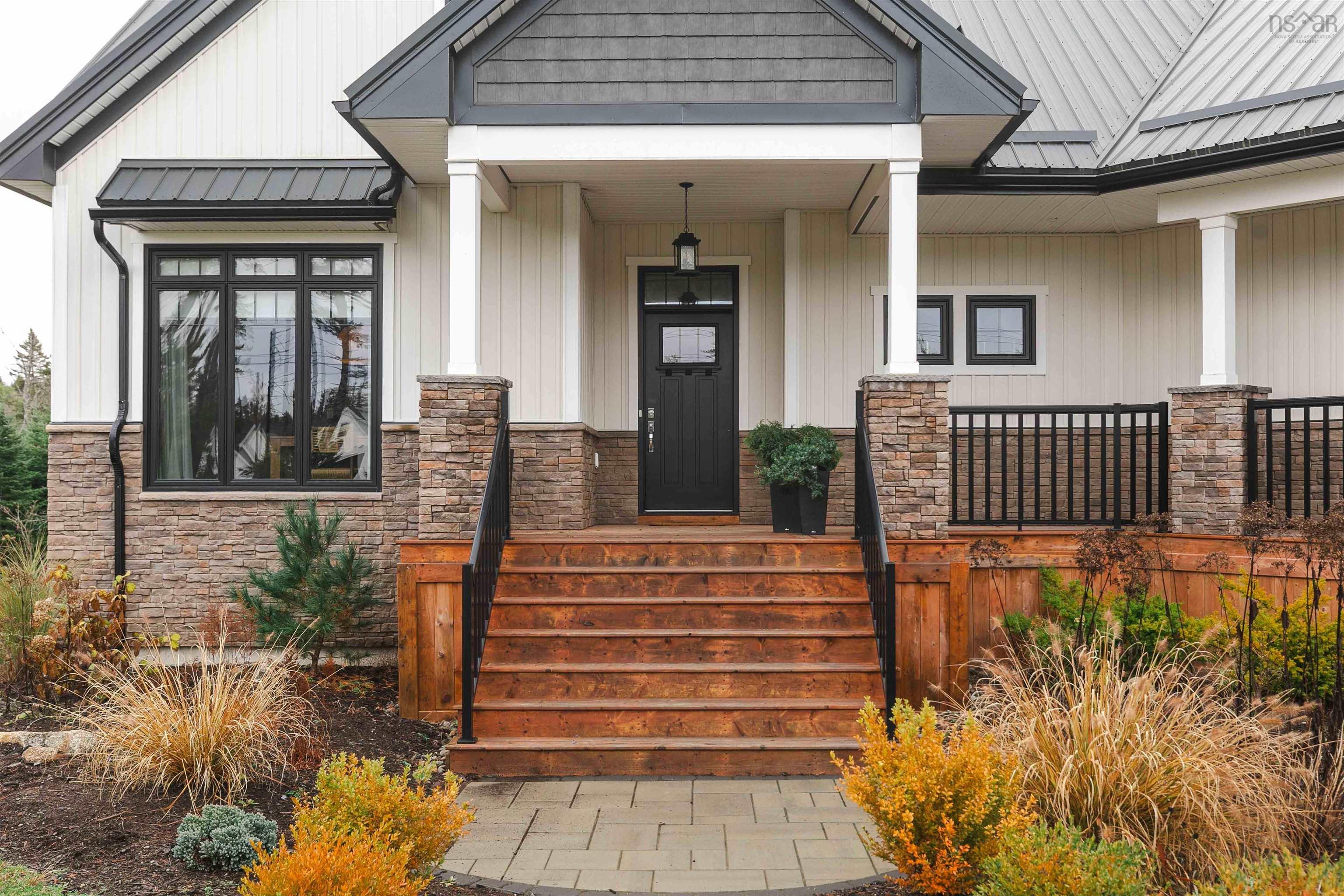 628 Sandwick Drive photo #3