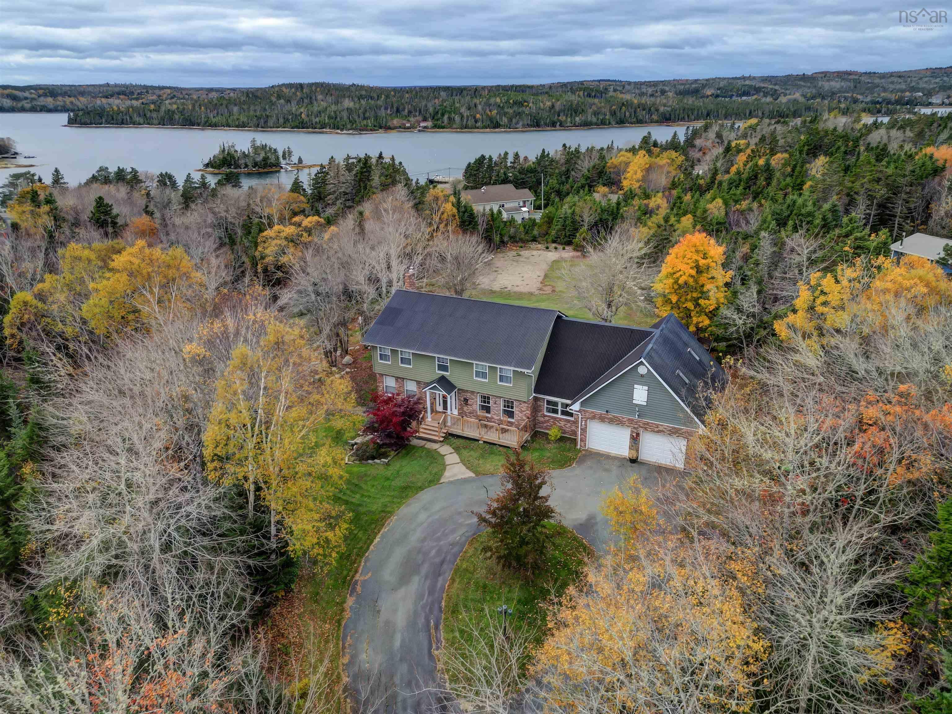 18 Mahar Drive photo #13